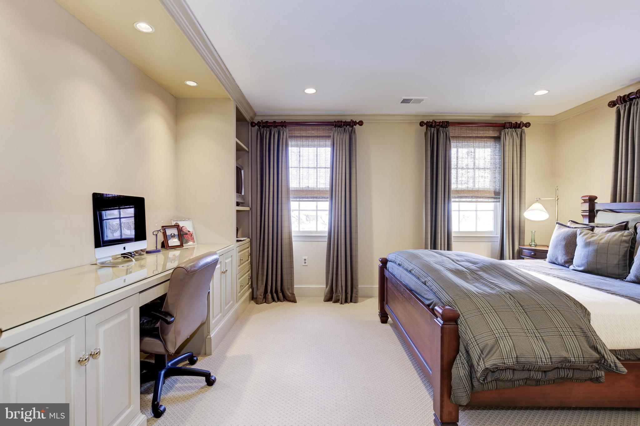 POTOMAC OUTSIDE - Residential