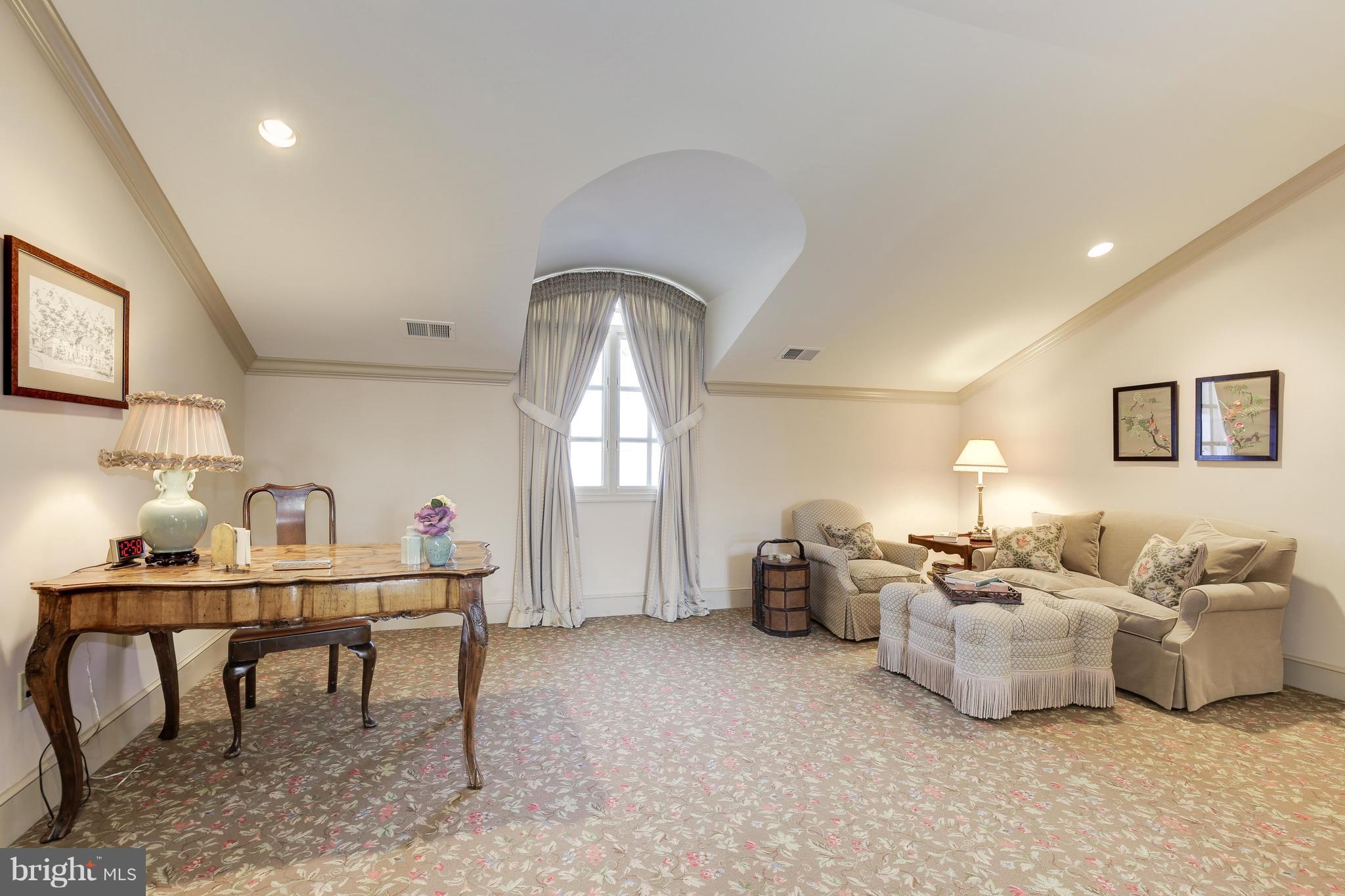 POTOMAC OUTSIDE - Residential