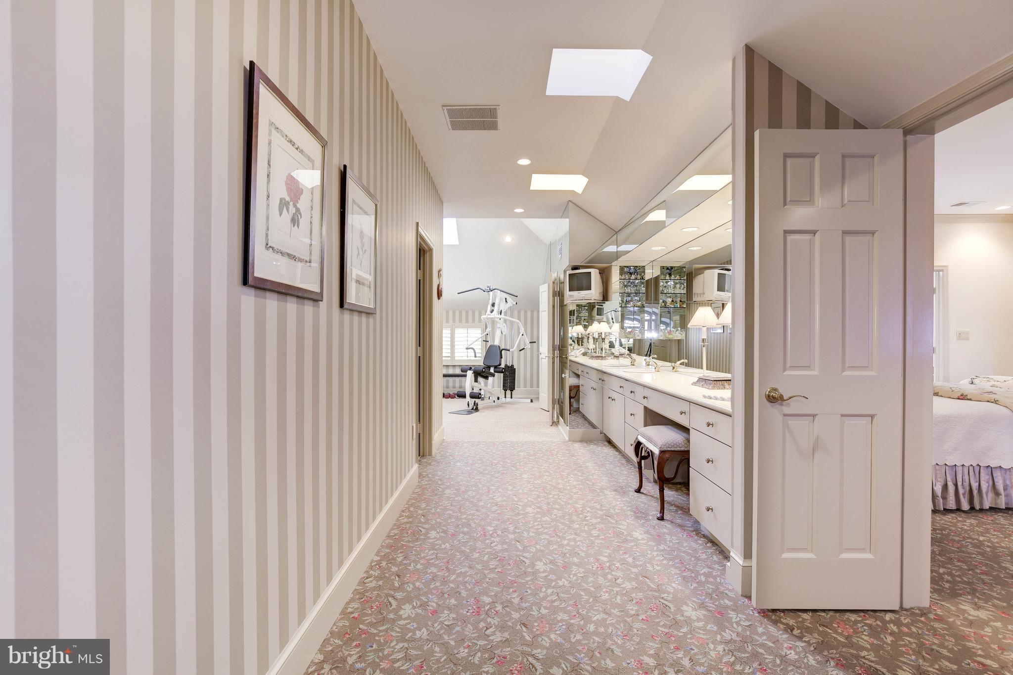 POTOMAC OUTSIDE - Residential