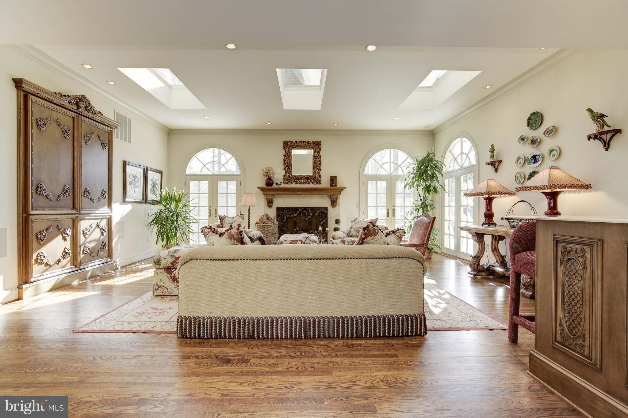 POTOMAC OUTSIDE - Residential