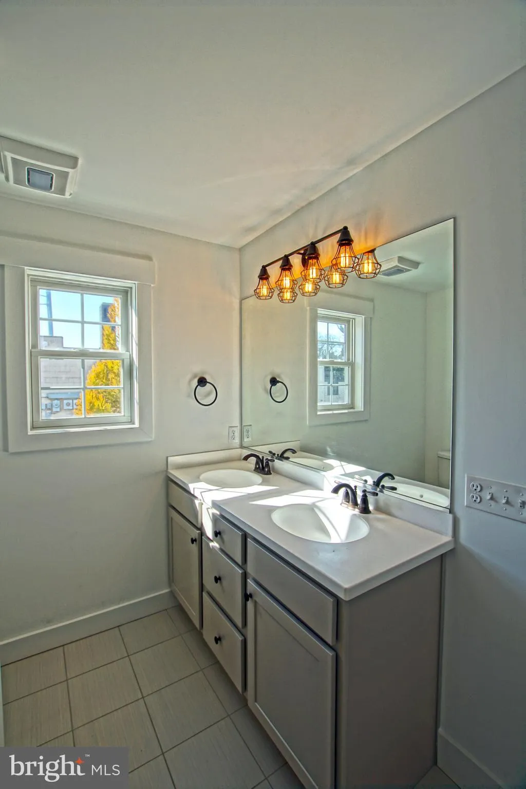 Lewes, Delaware 19958, United States, 4 Bedrooms Bedrooms, ,4 BathroomsBathrooms,Residential,Active,99733