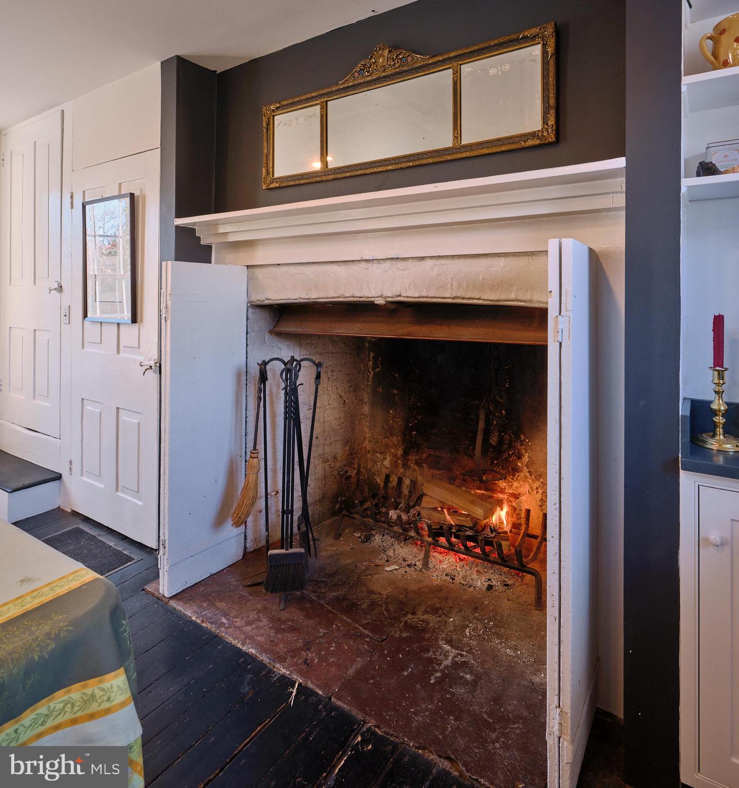 ROLLING HILLS - Residential