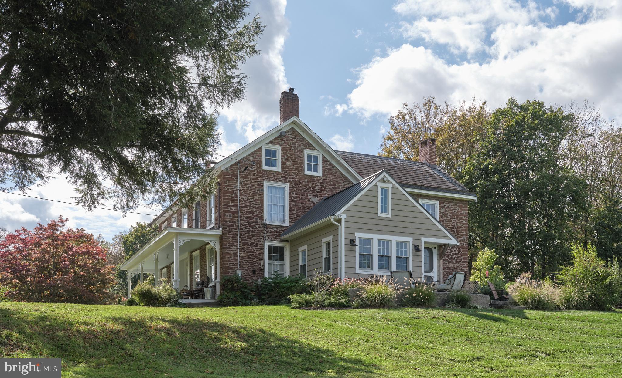 ROLLING HILLS - Residential