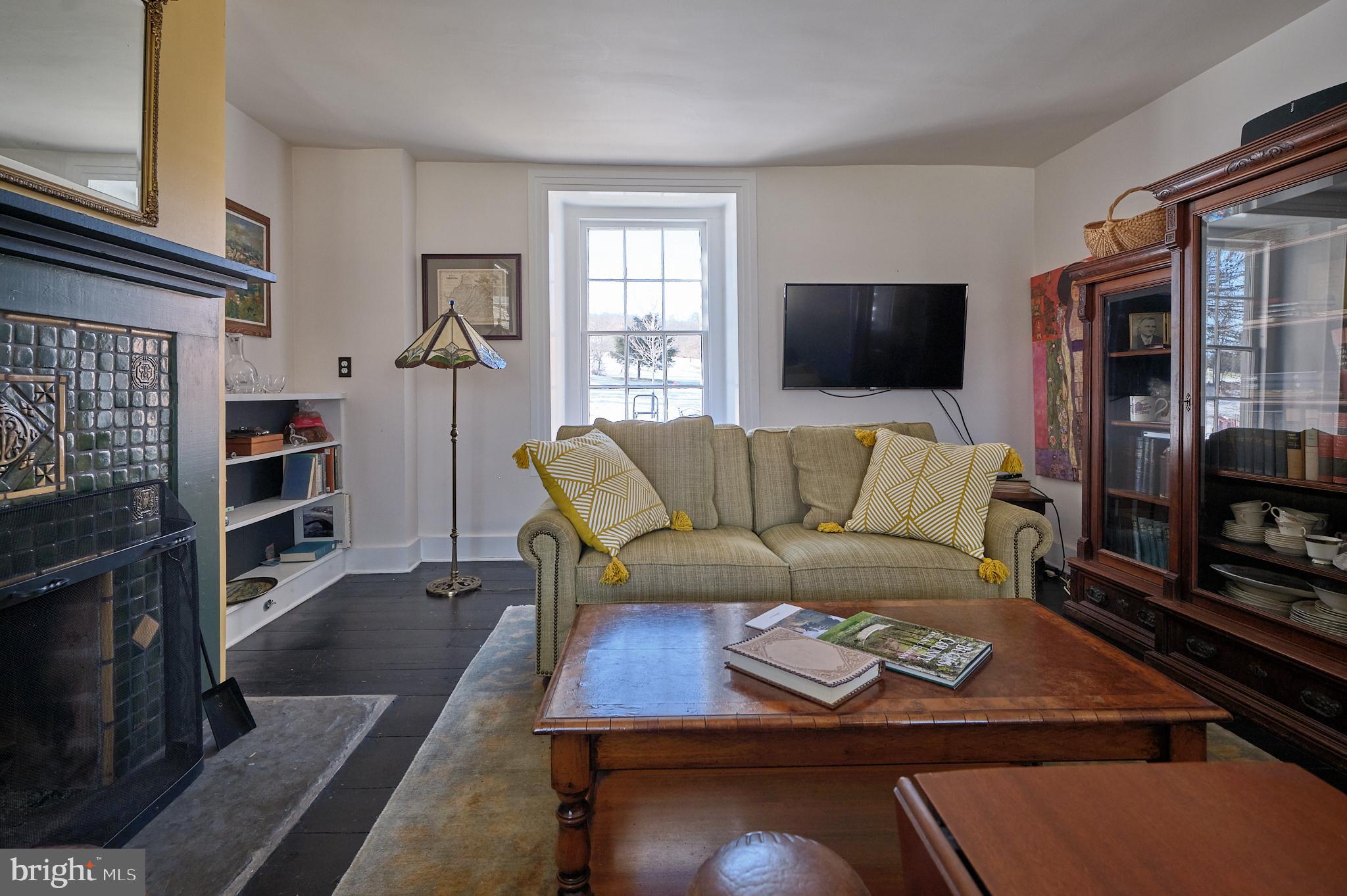 ROLLING HILLS - Residential