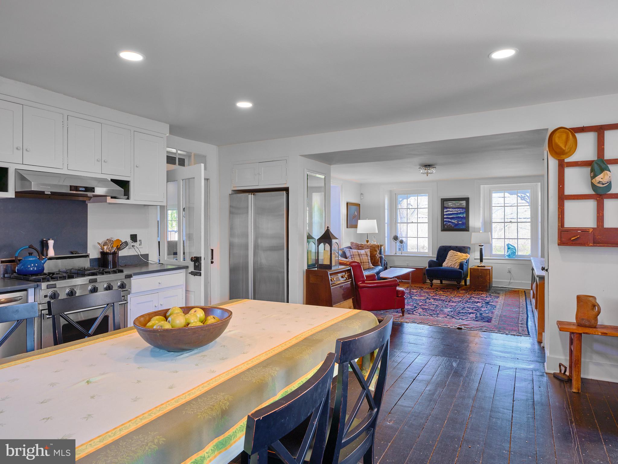 ROLLING HILLS - Residential