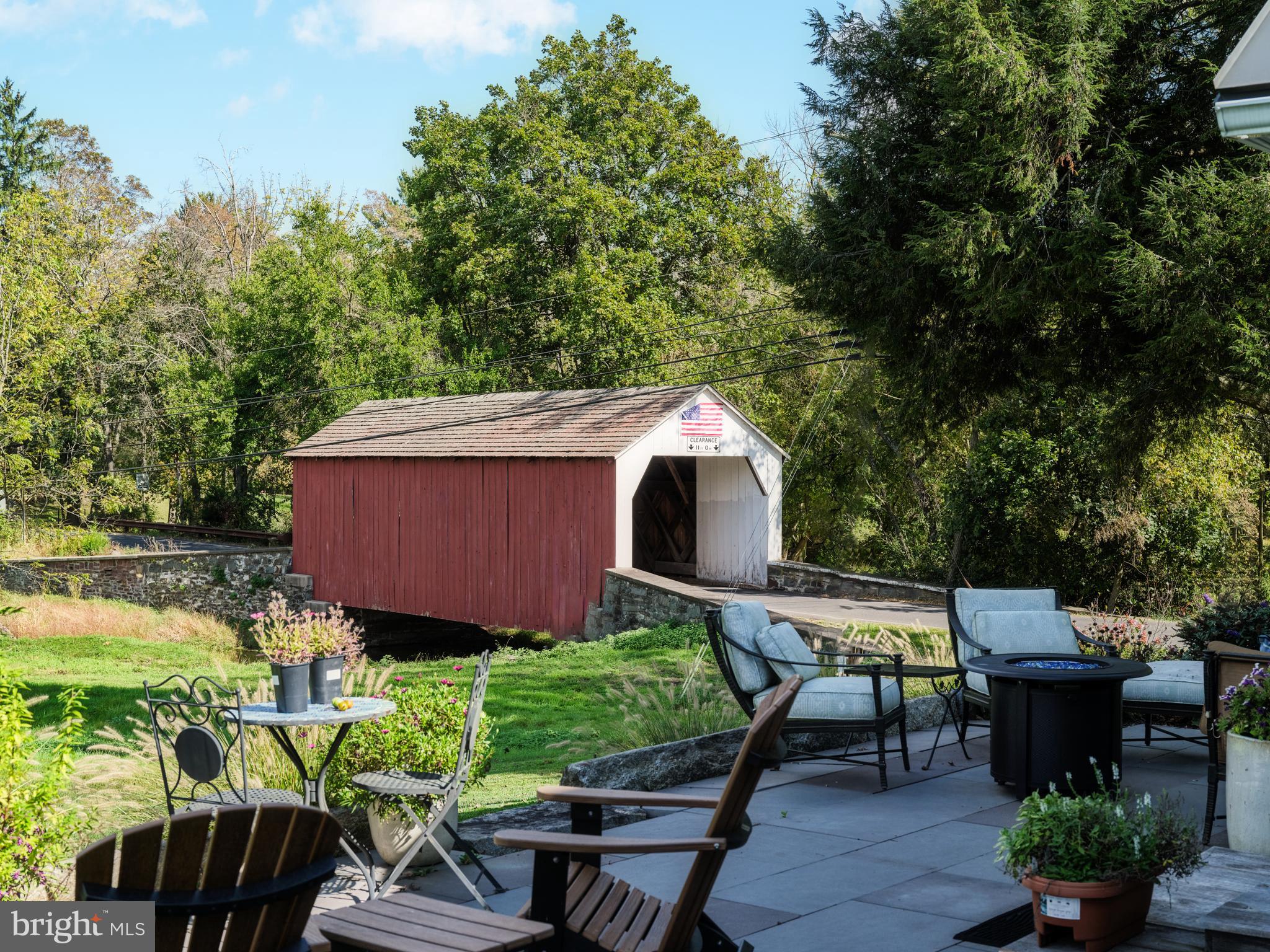 ROLLING HILLS - Residential