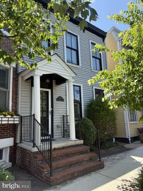 Photo of 617 N Columbus Street N, ALEXANDRIA, VA 22314 (MLS # VAAX2060532)