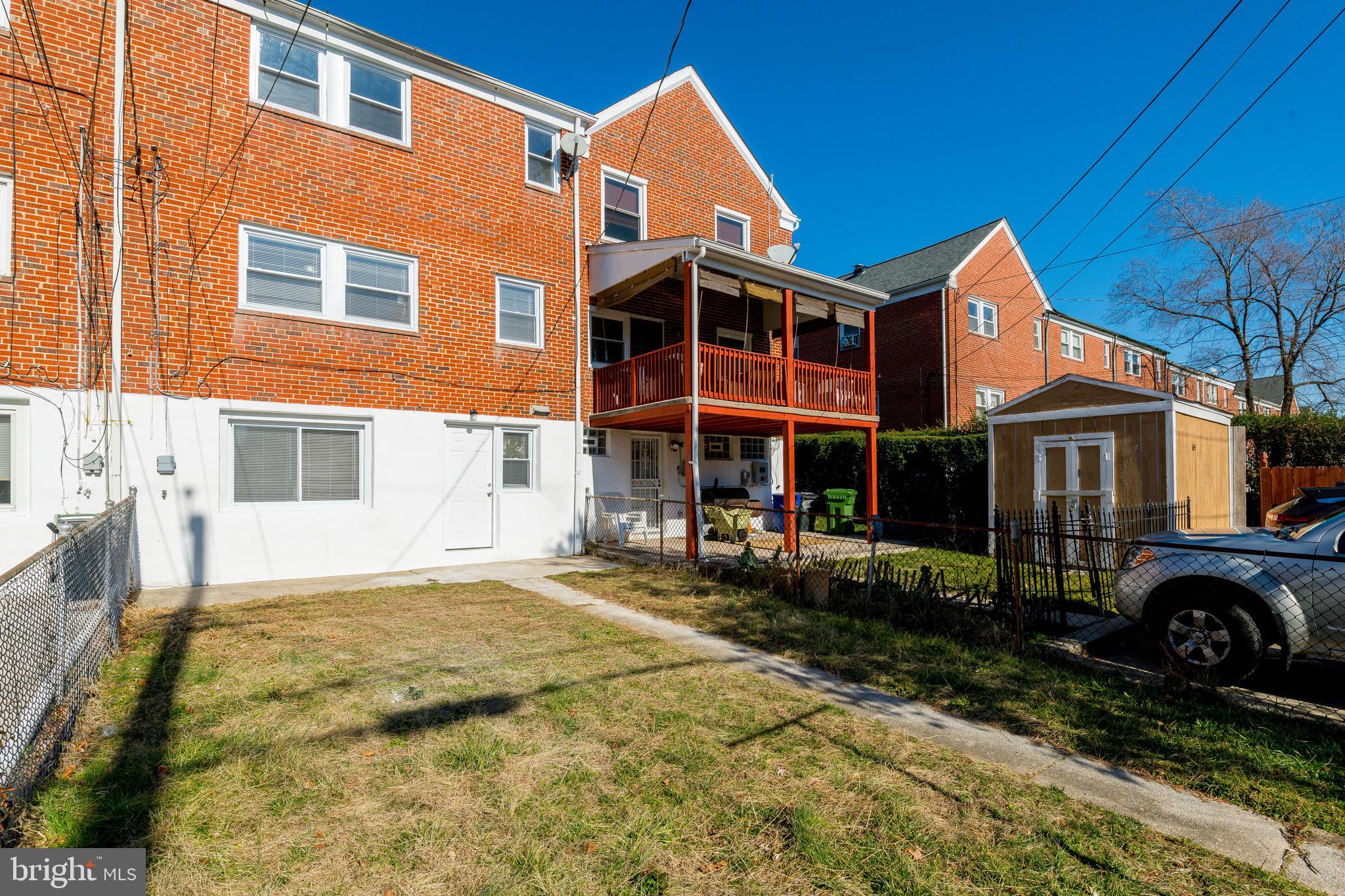 PERRING LOCH - Residential