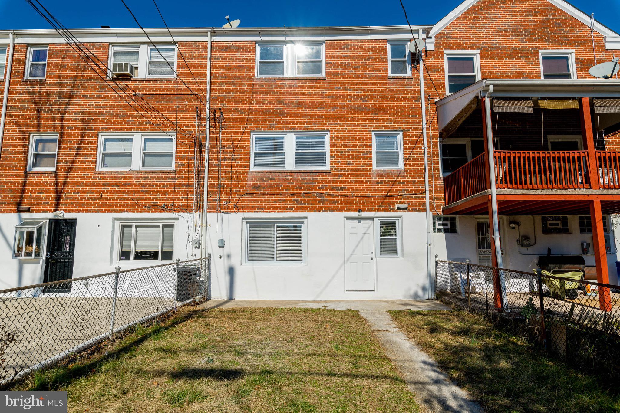 PERRING LOCH - Residential