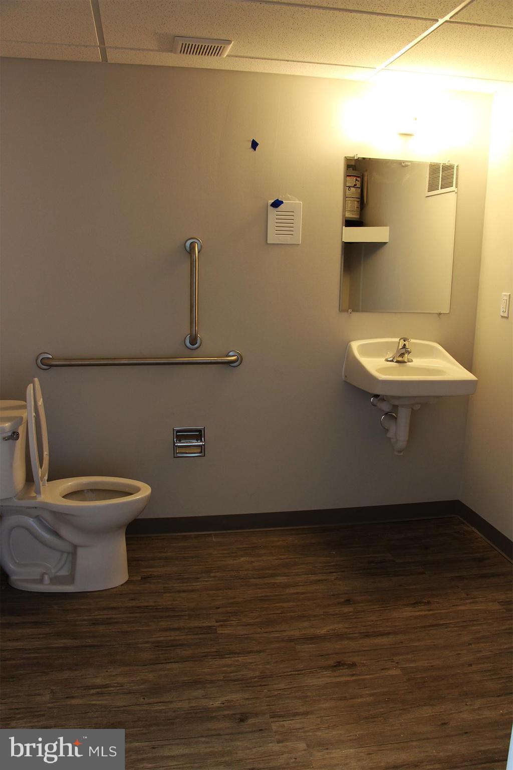 206-208 RT US 9 UNIT H