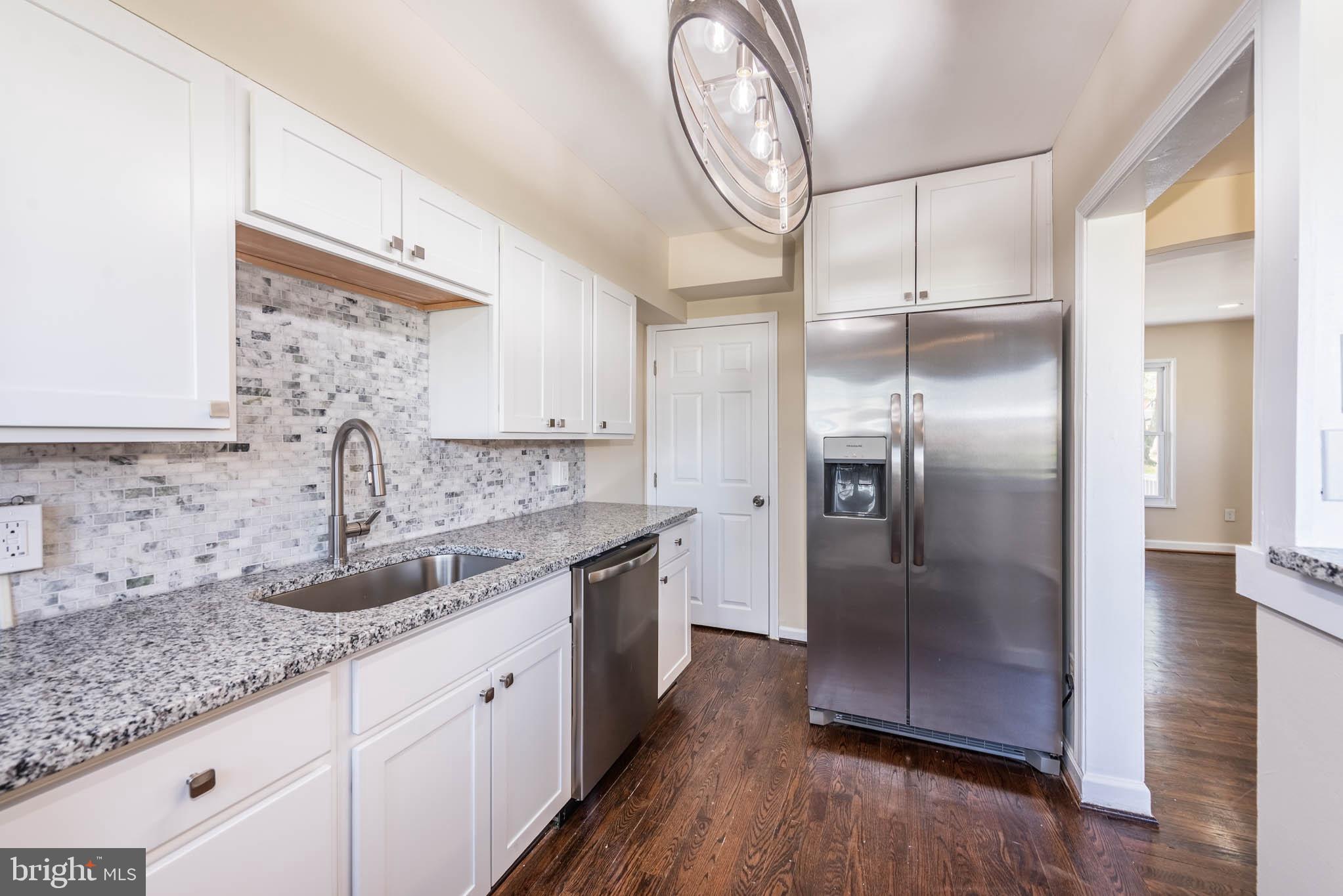 CHARLESMONT - Residential Lease
