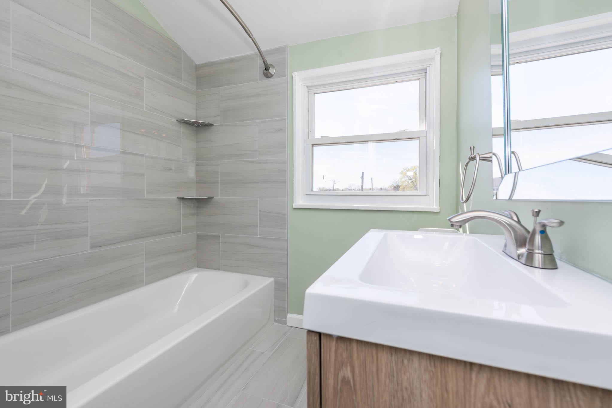 CHARLESMONT - Residential Lease