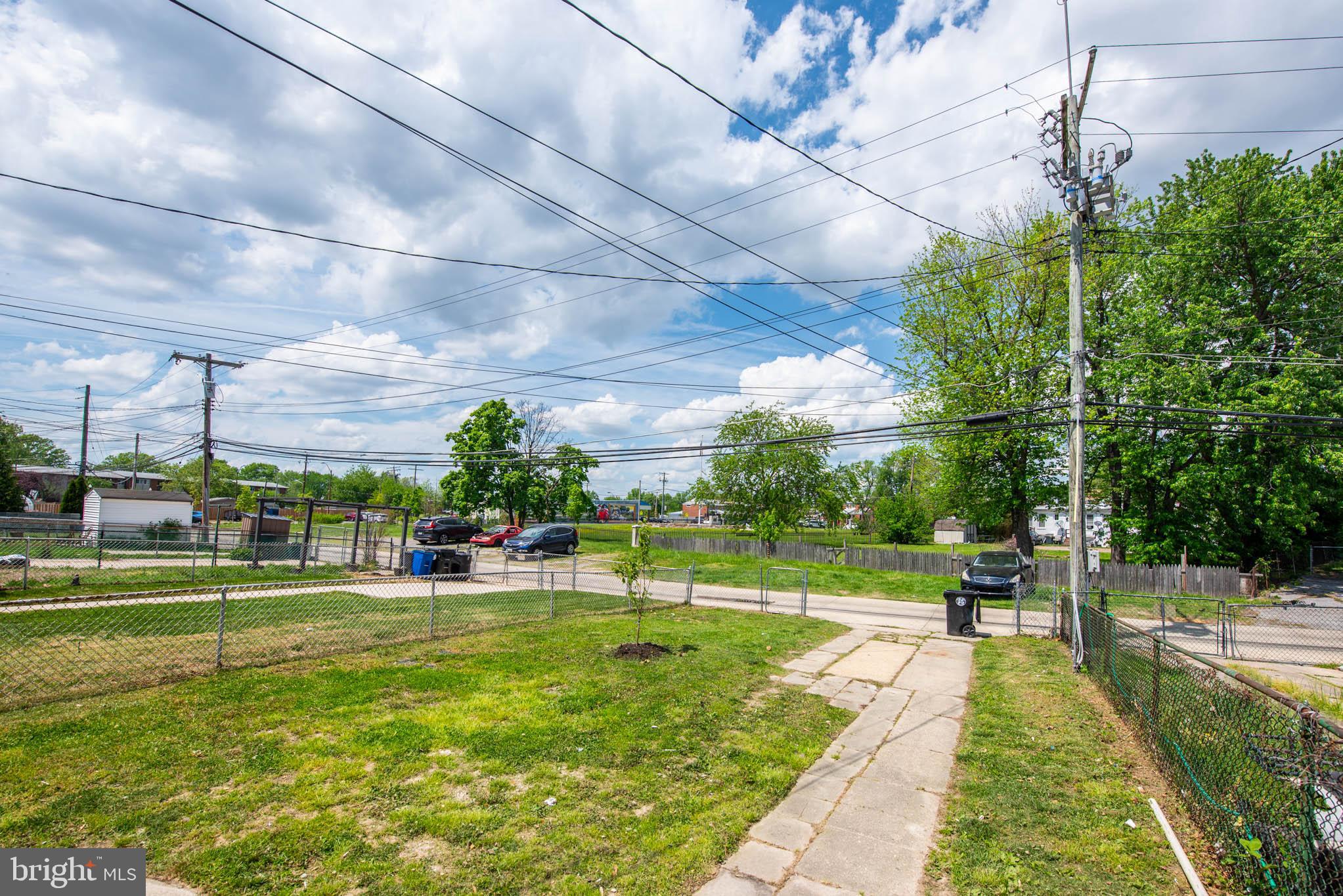 CHARLESMONT - Residential Lease