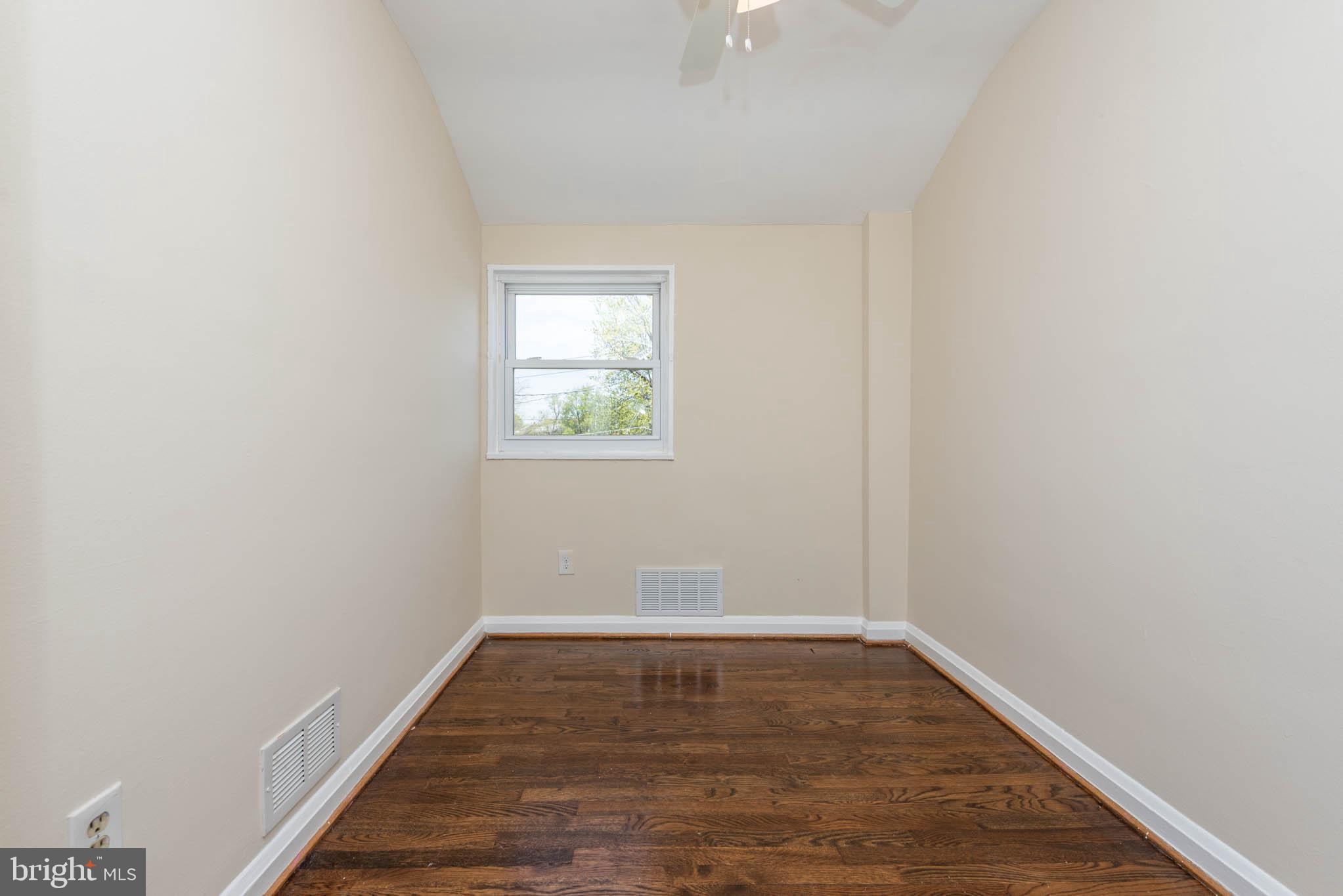 CHARLESMONT - Residential Lease