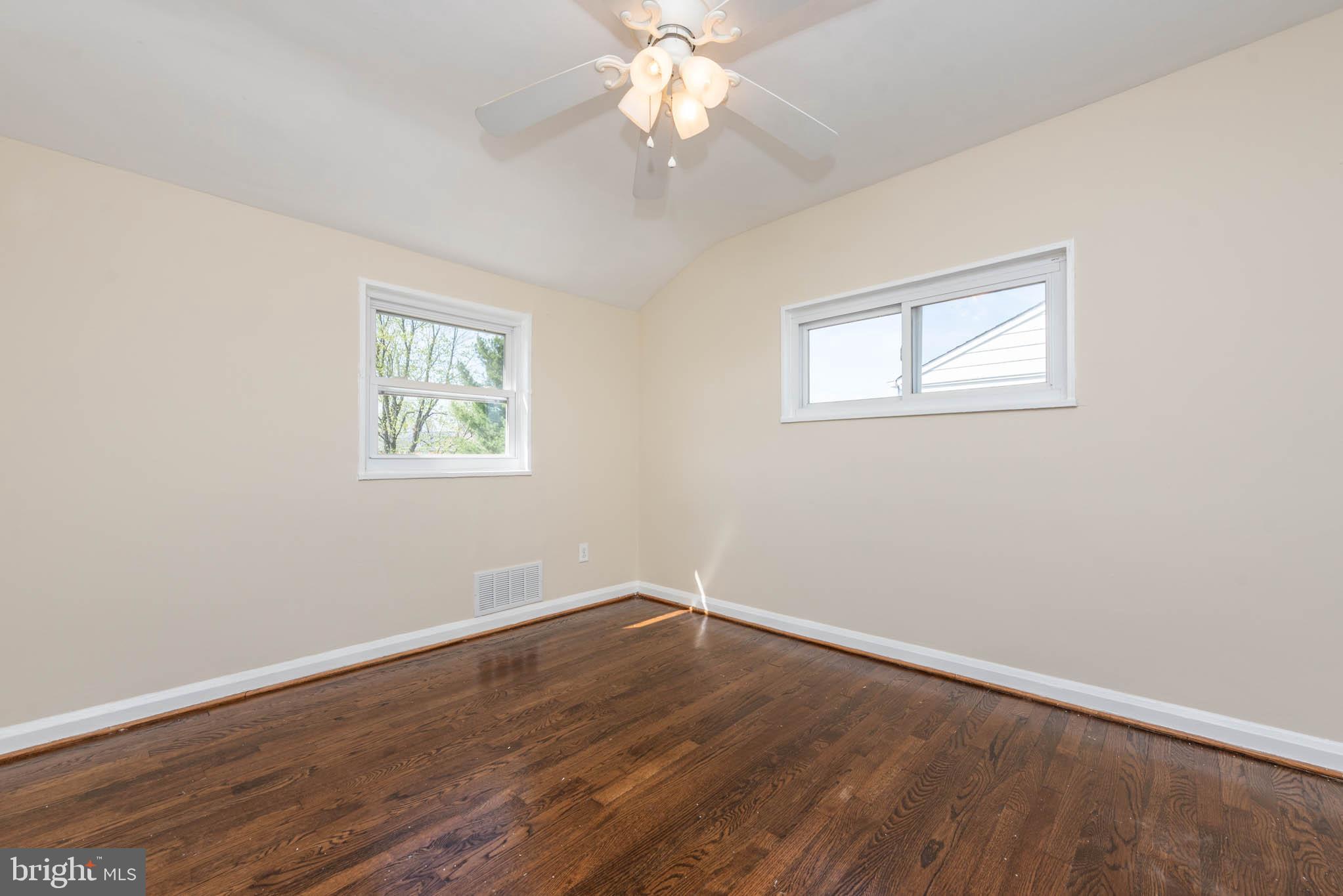 CHARLESMONT - Residential Lease