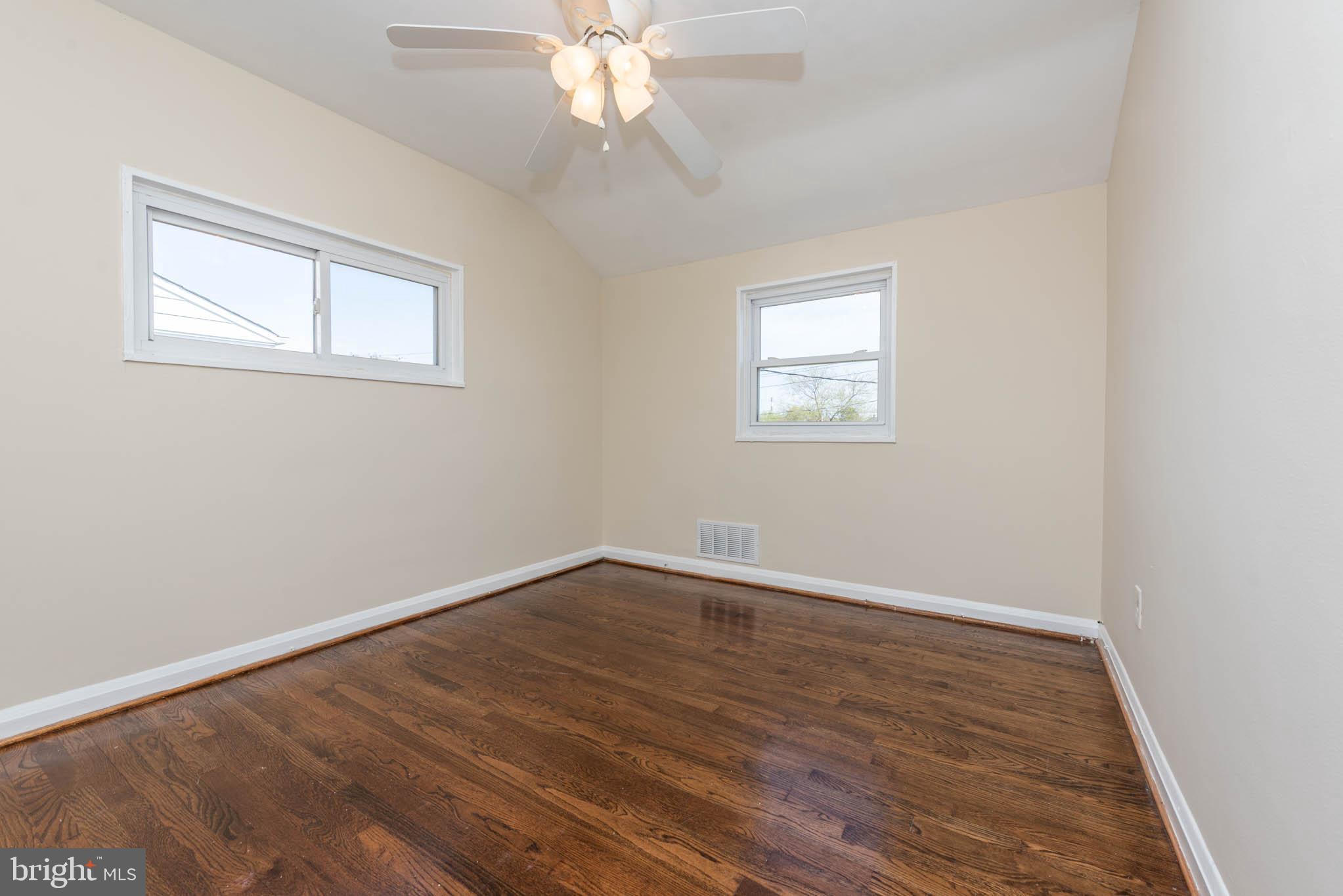 CHARLESMONT - Residential Lease