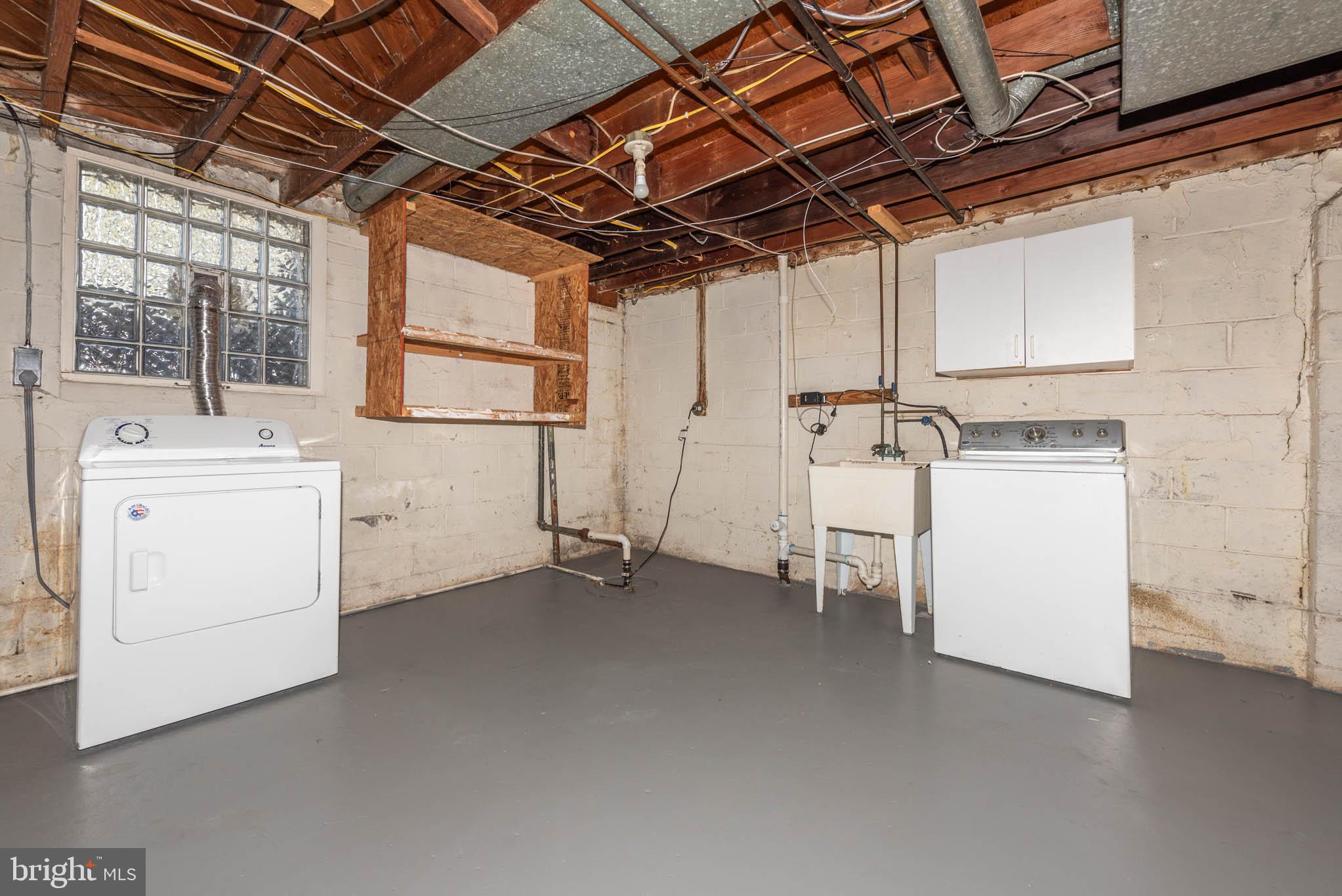 CHARLESMONT - Residential Lease