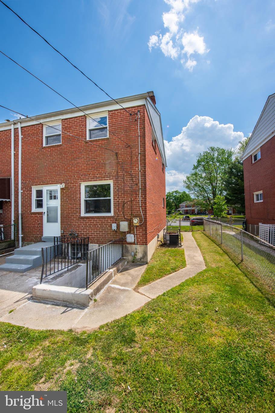 CHARLESMONT - Residential Lease