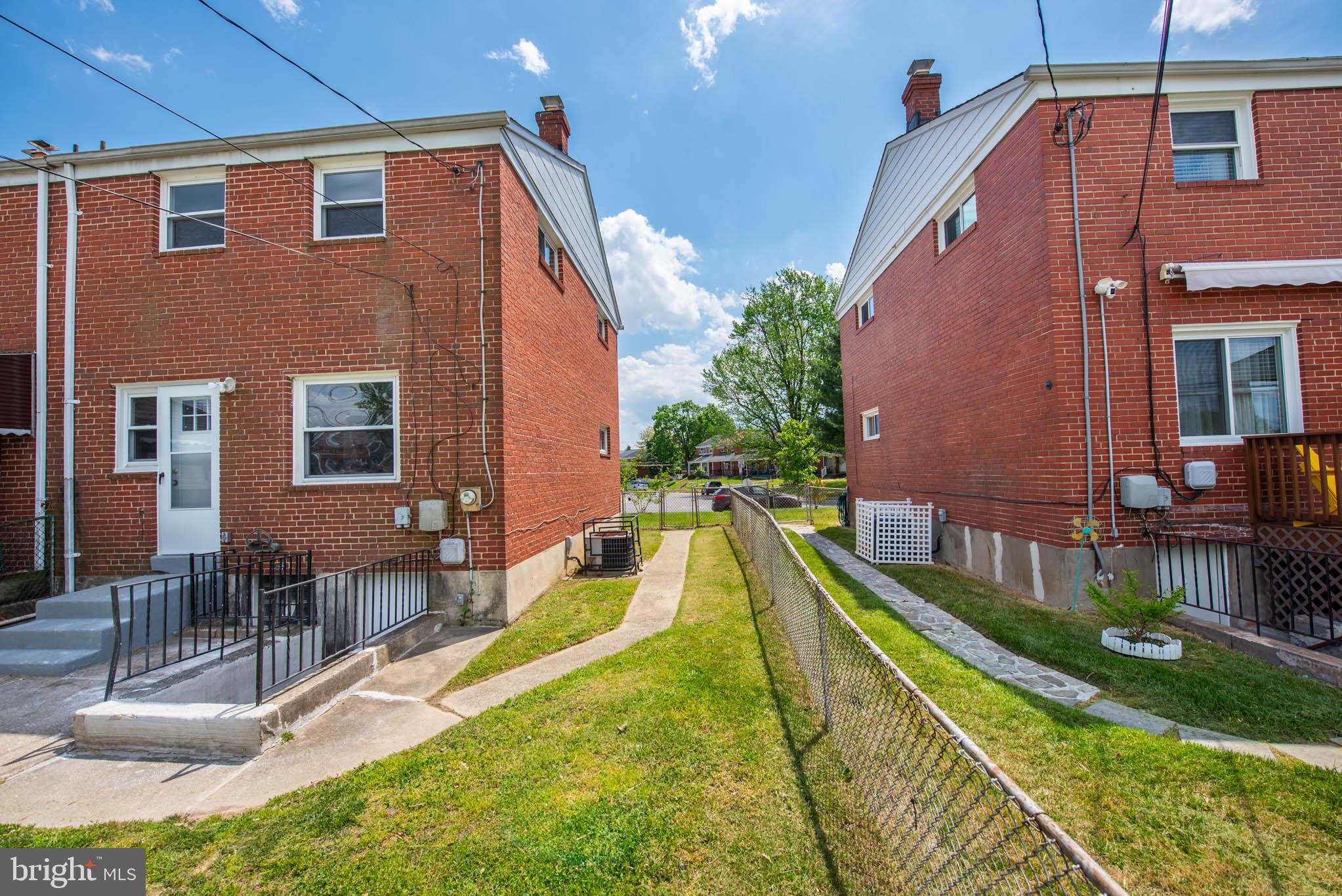 CHARLESMONT - Residential Lease