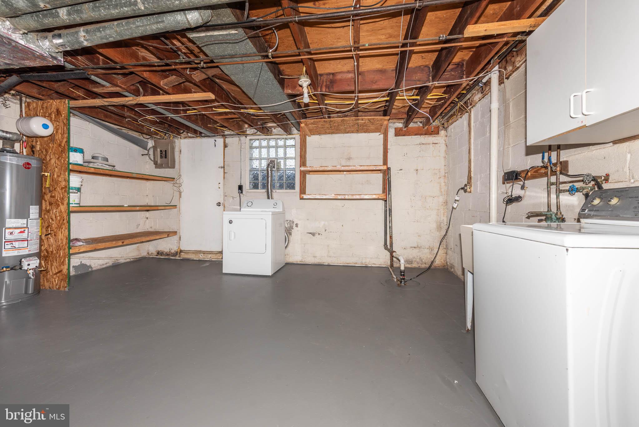 CHARLESMONT - Residential Lease