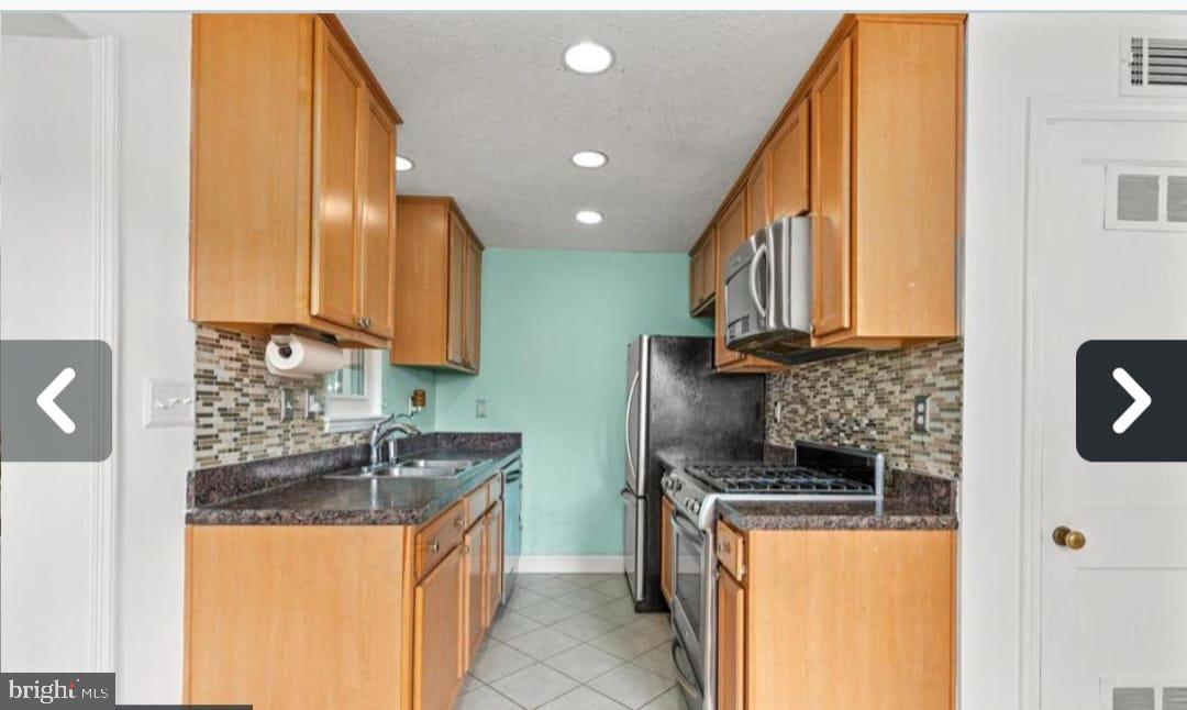 FAIRFAX WOODS - Residential Lease