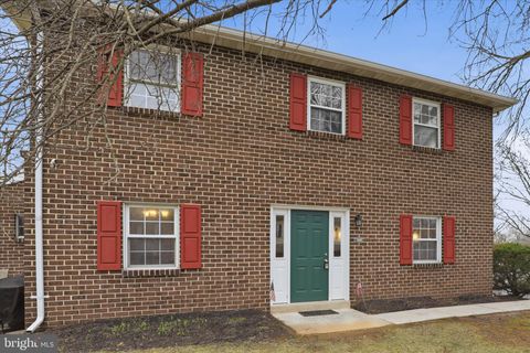 1332 BLUE JAY DRIVE LANCASTER PA 17601