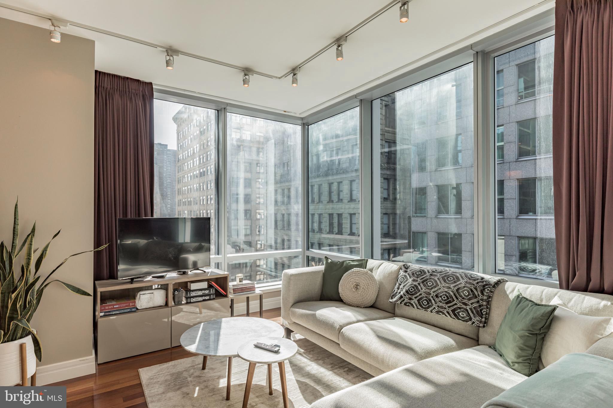 1414 S PENN SQUARE 16G