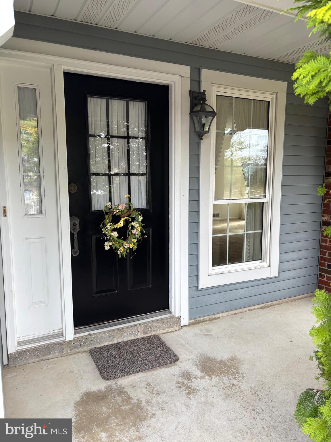 883 WESTMINSTER DRIVE N