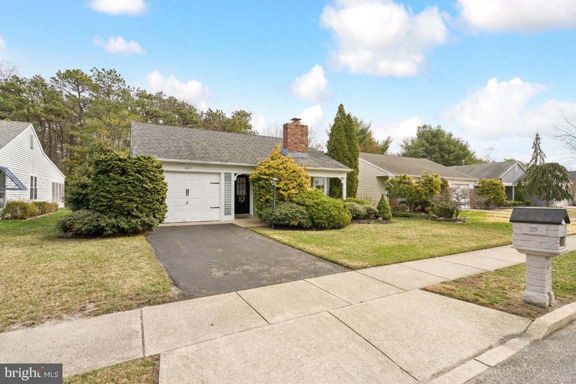 883 WESTMINSTER DRIVE N