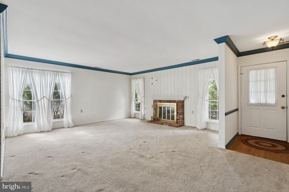 883 WESTMINSTER DRIVE N