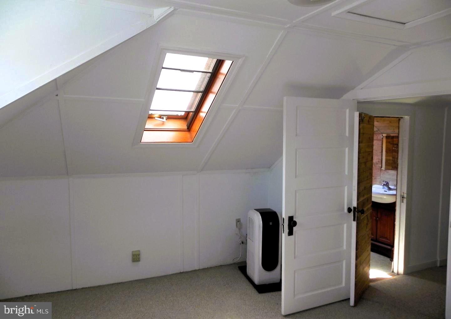 CLARENDON - Residential Lease