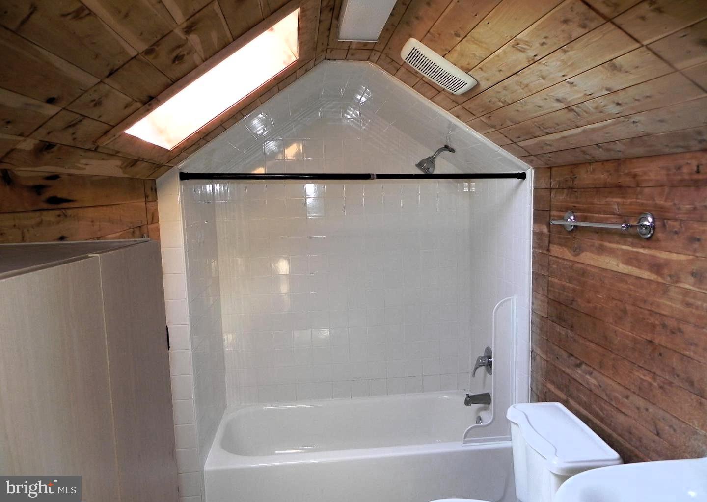 CLARENDON - Residential Lease