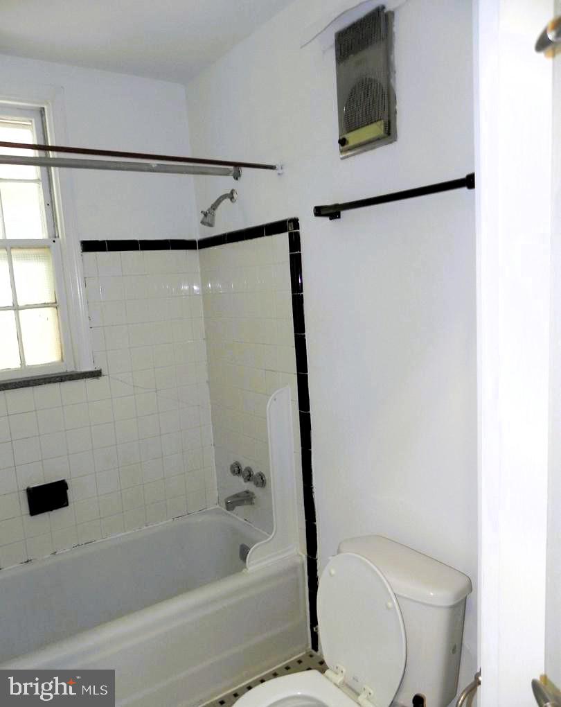 CLARENDON - Residential Lease