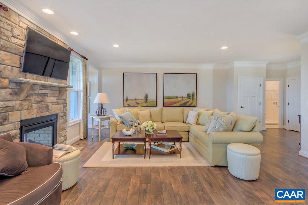 SPRING CREEK - Residential