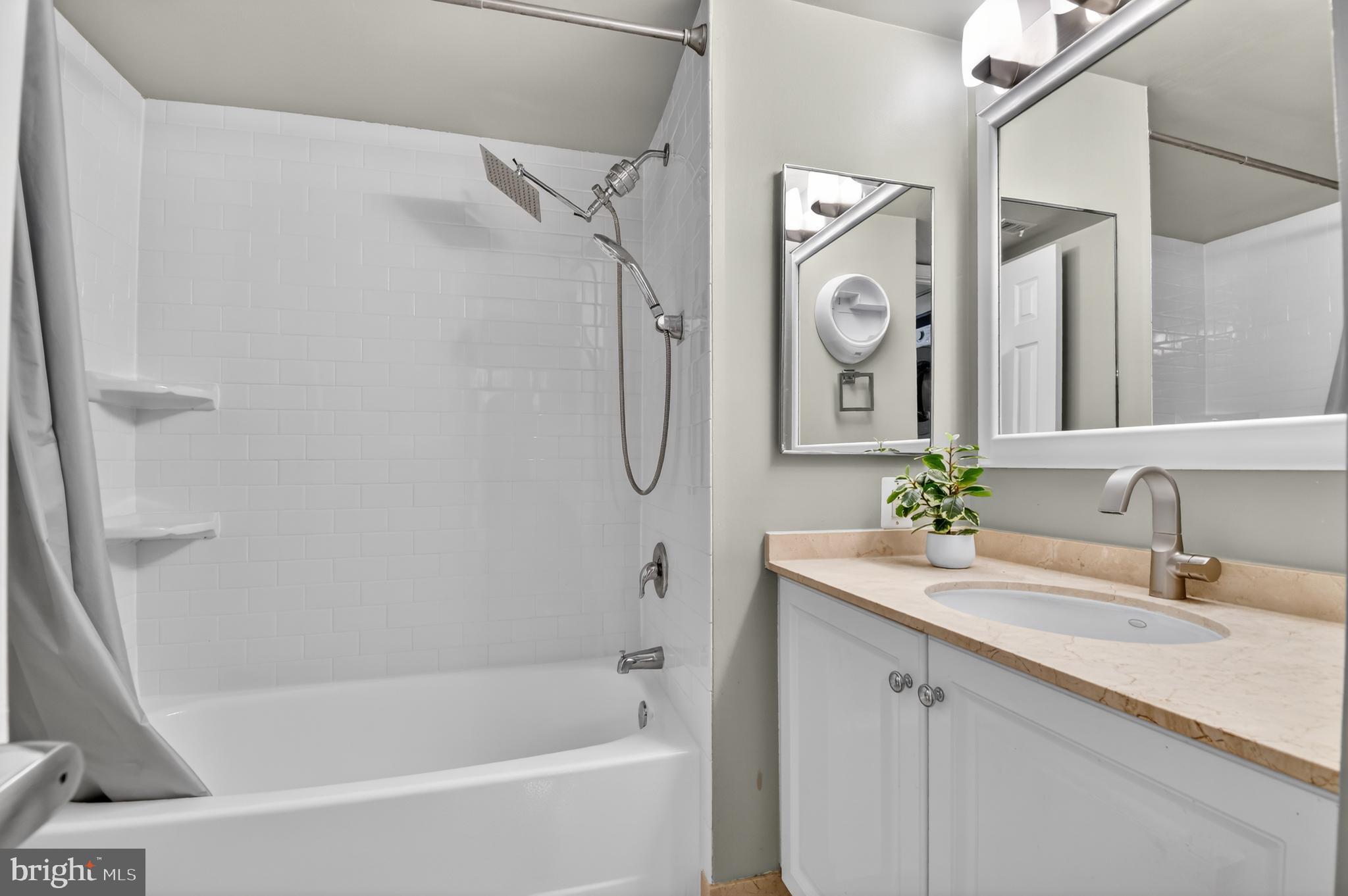 GROSVENOR PARK TOWNHOME CONDOMINIUMS - Residential