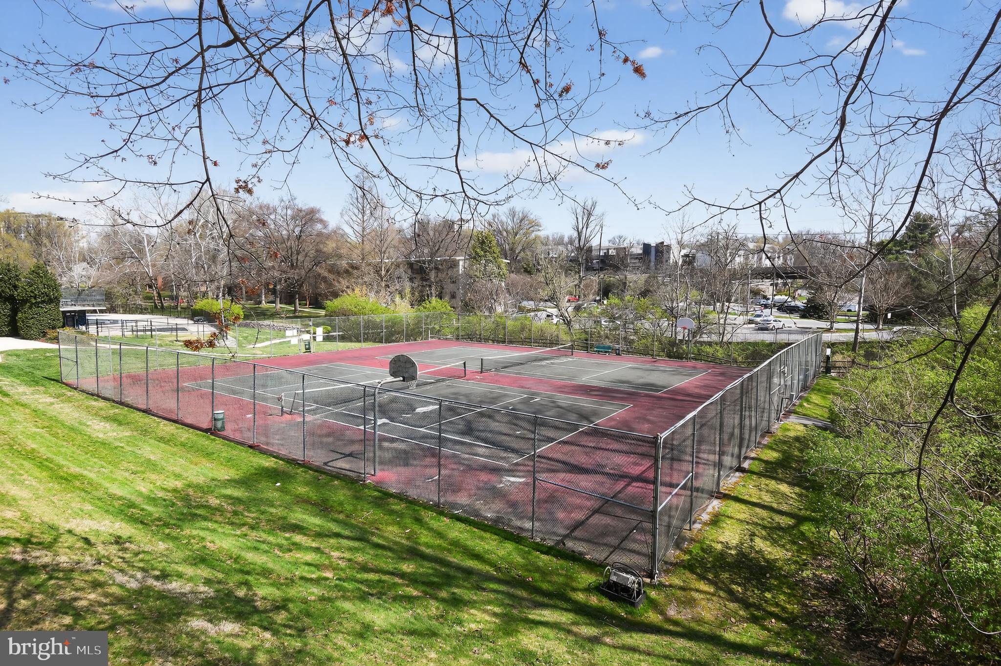 GROSVENOR PARK TOWNHOME CONDOMINIUMS - Residential