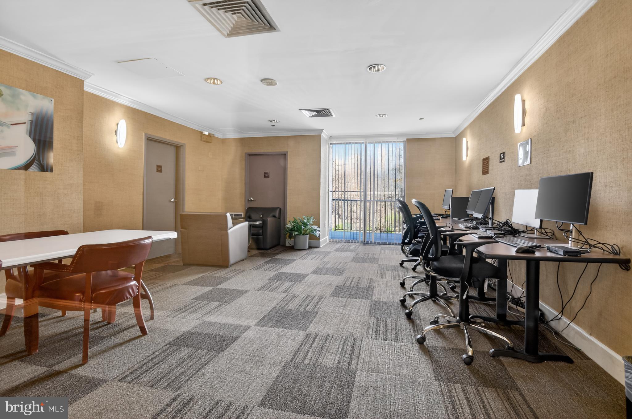 GROSVENOR PARK TOWNHOME CONDOMINIUMS - Residential