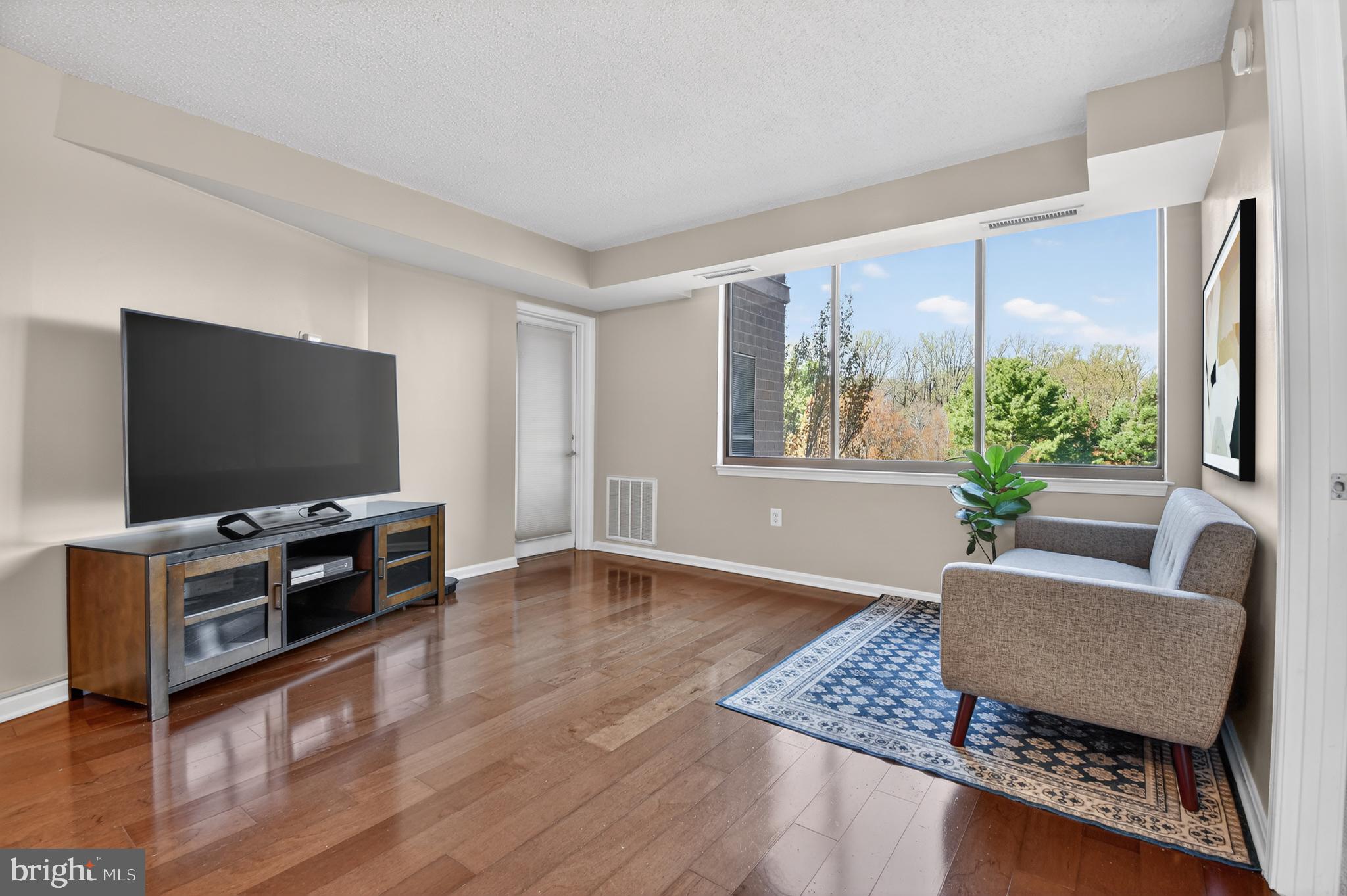 GROSVENOR PARK TOWNHOME CONDOMINIUMS - Residential