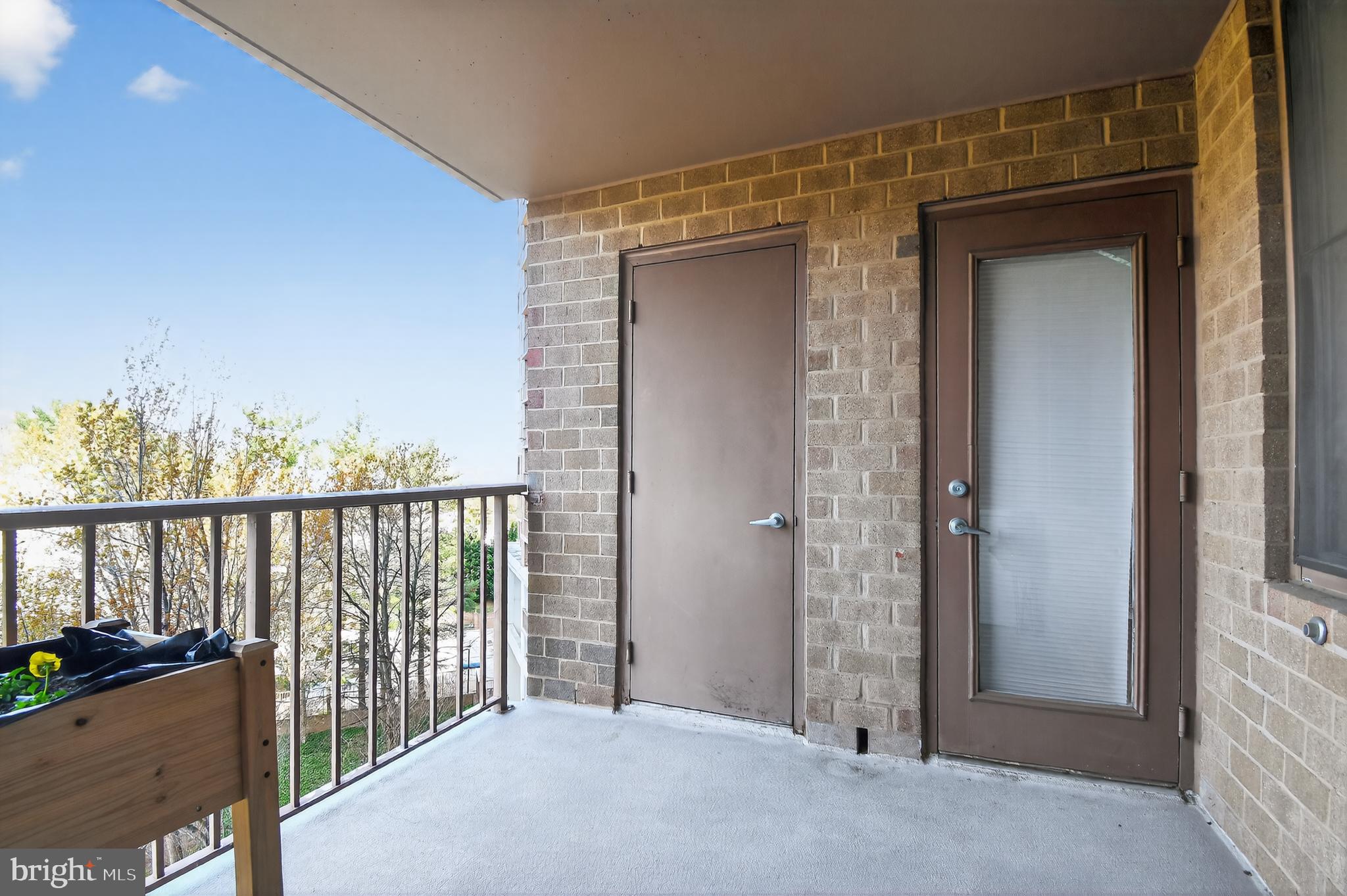 GROSVENOR PARK TOWNHOME CONDOMINIUMS - Residential