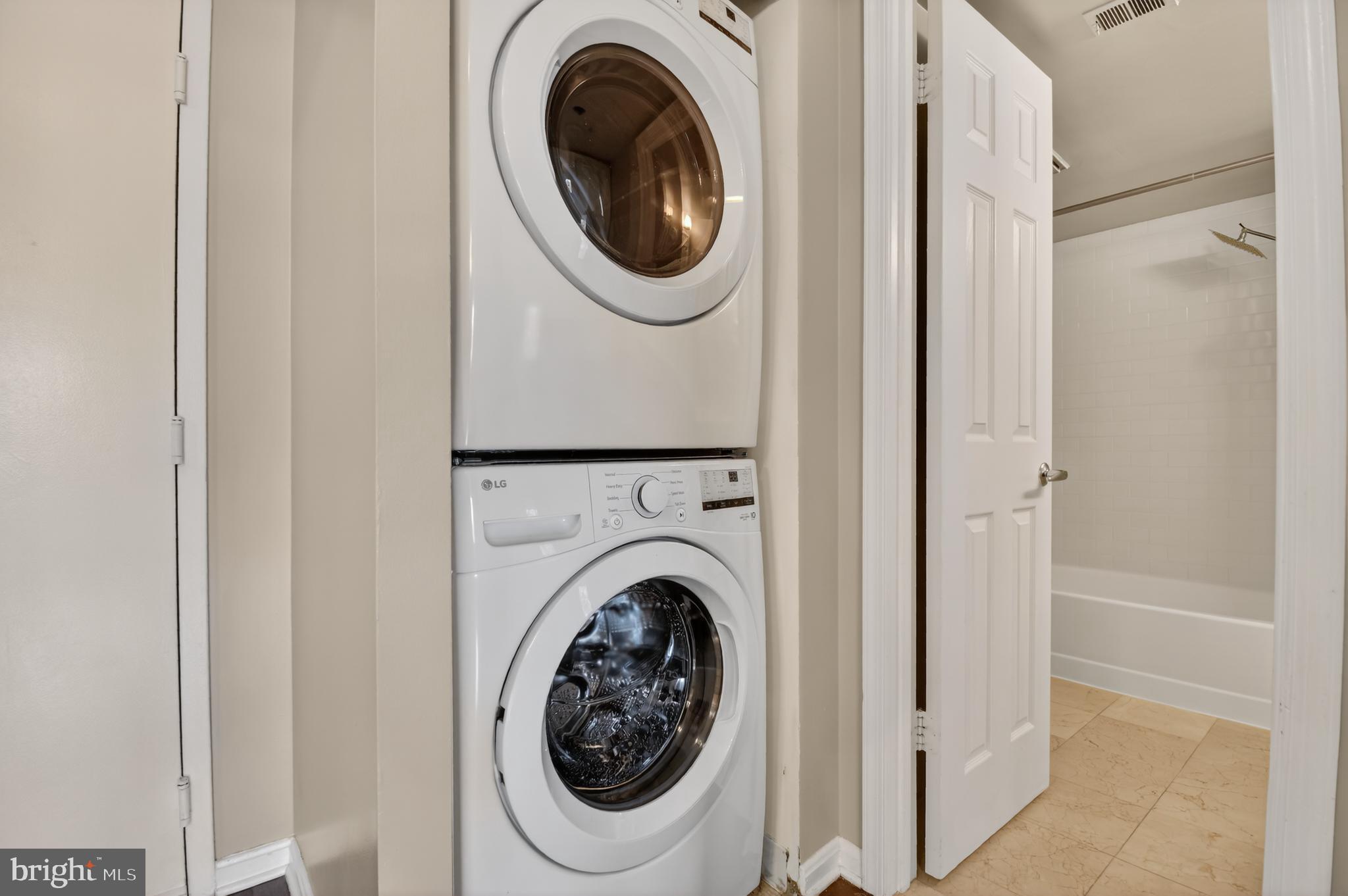 GROSVENOR PARK TOWNHOME CONDOMINIUMS - Residential