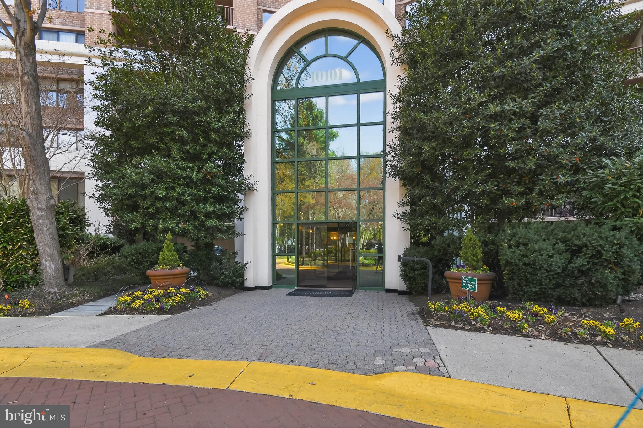 10101 GROSVENOR PLACE 701