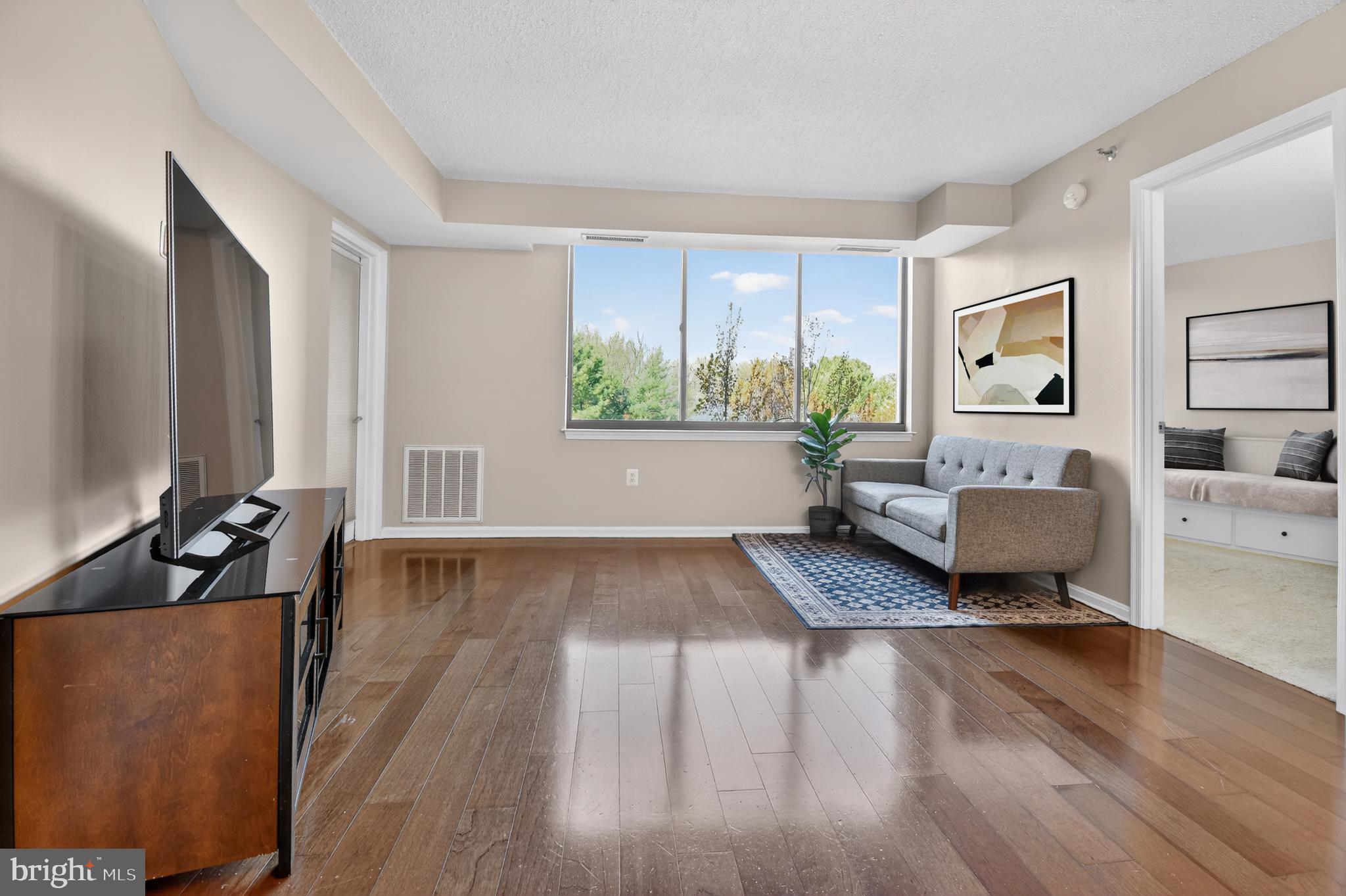 GROSVENOR PARK TOWNHOME CONDOMINIUMS - Residential