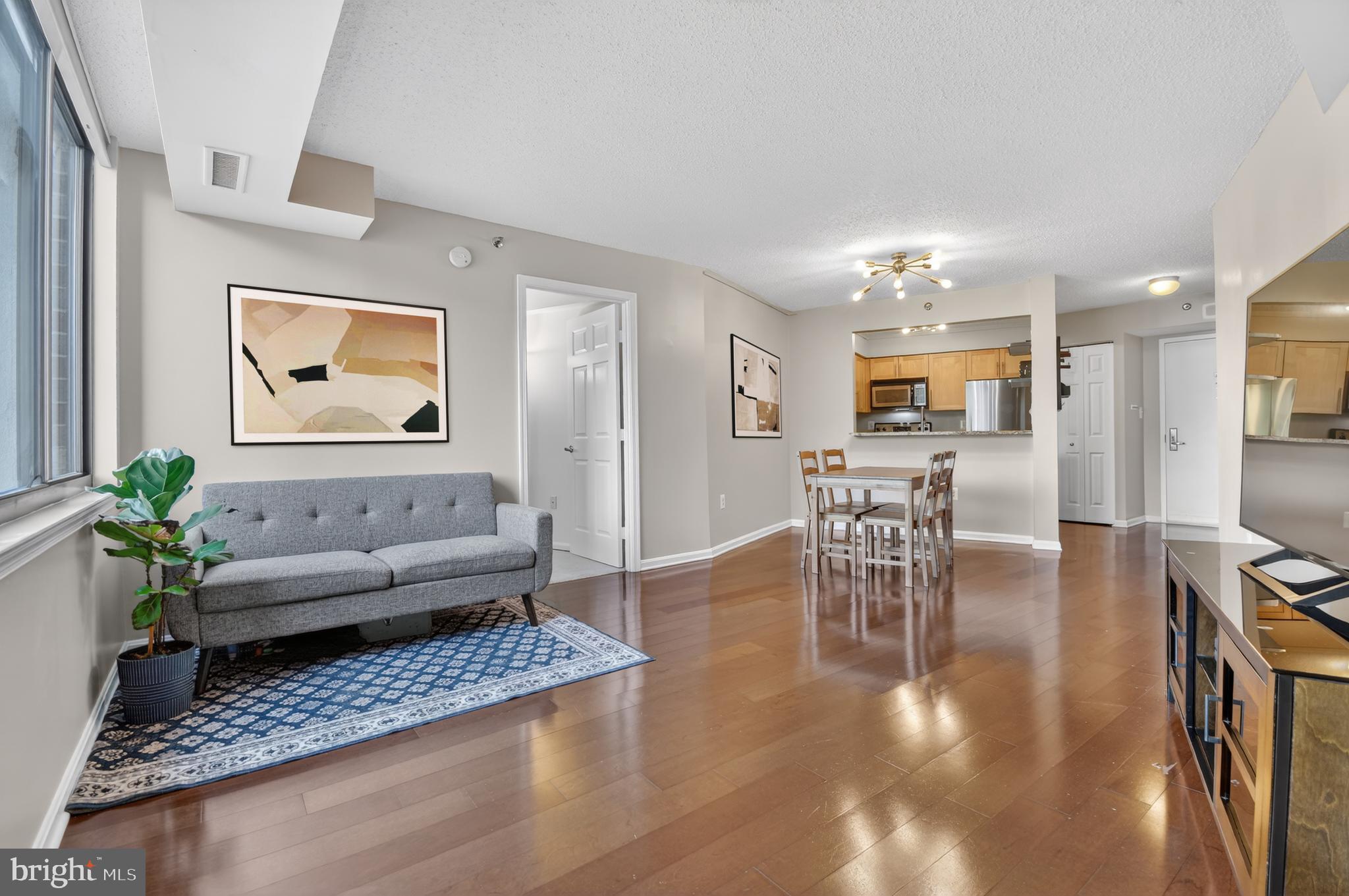 GROSVENOR PARK TOWNHOME CONDOMINIUMS - Residential