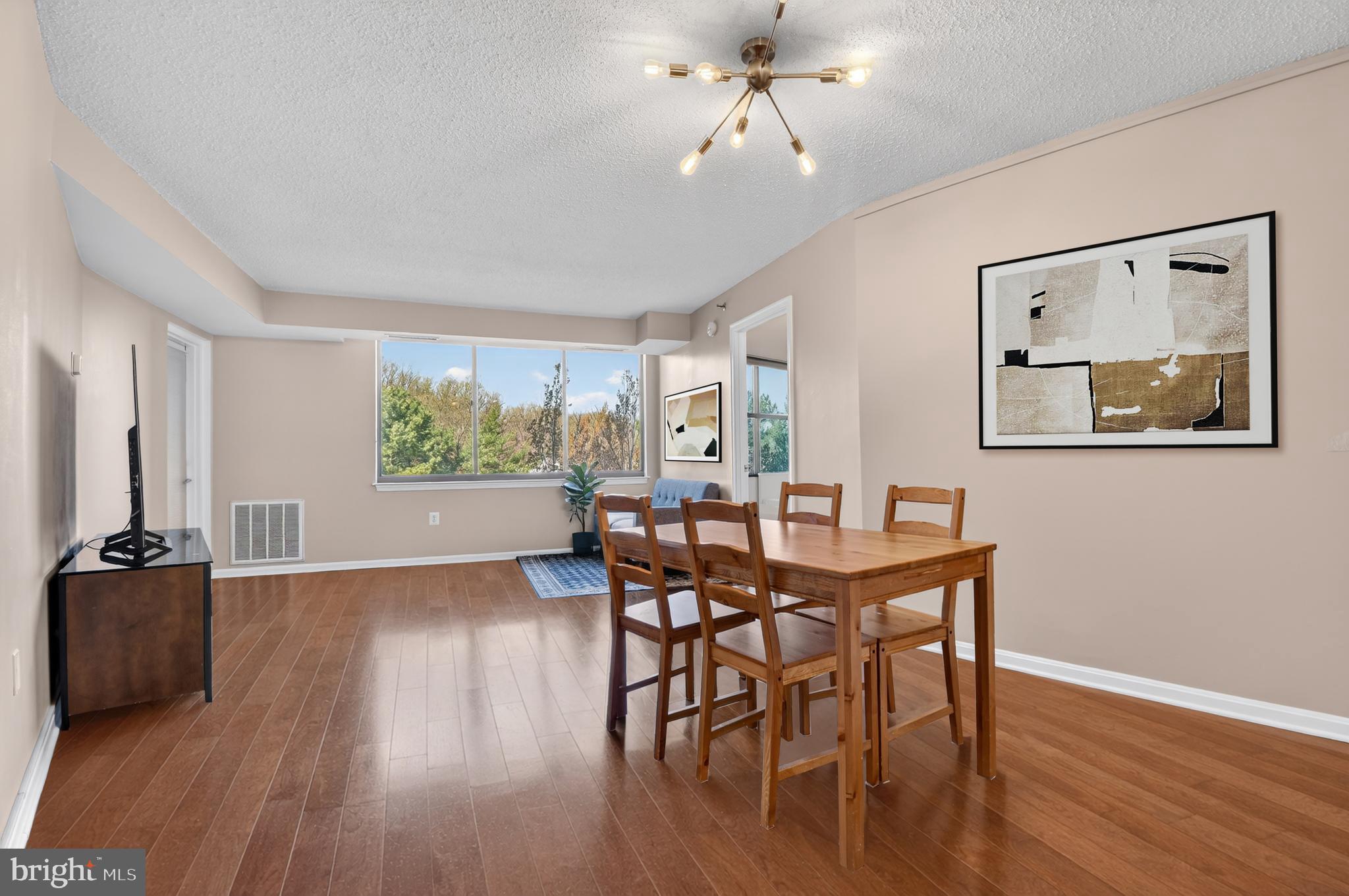 GROSVENOR PARK TOWNHOME CONDOMINIUMS - Residential