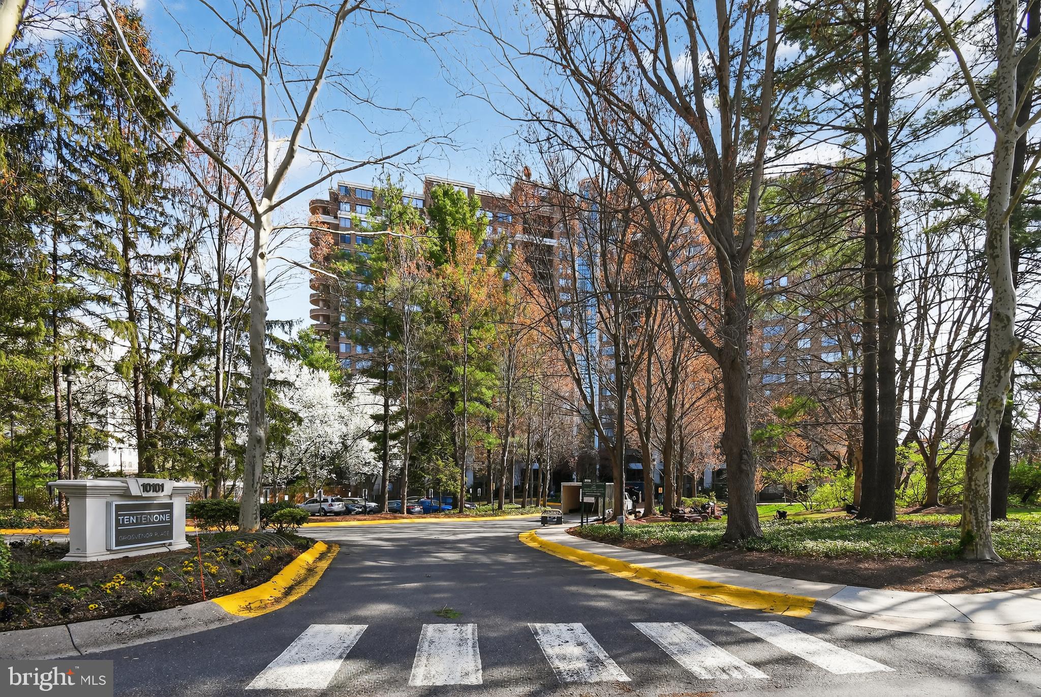 GROSVENOR PARK TOWNHOME CONDOMINIUMS - Residential