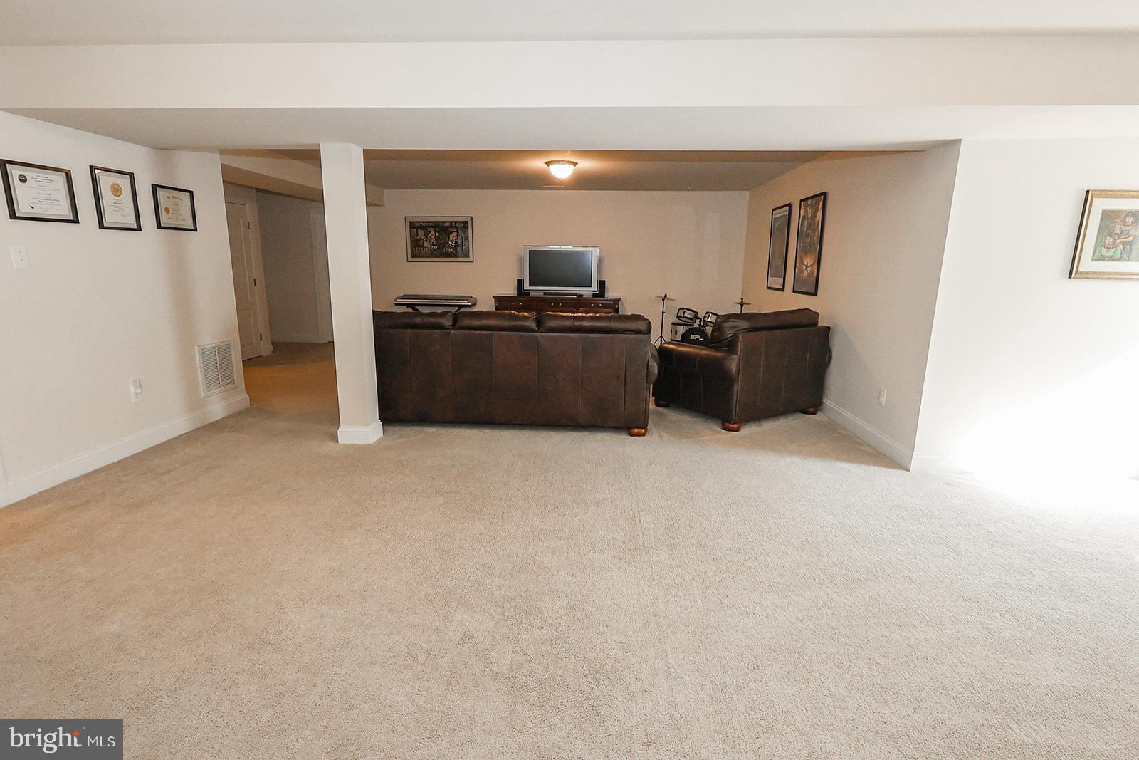 BROAD CREEK - Residential