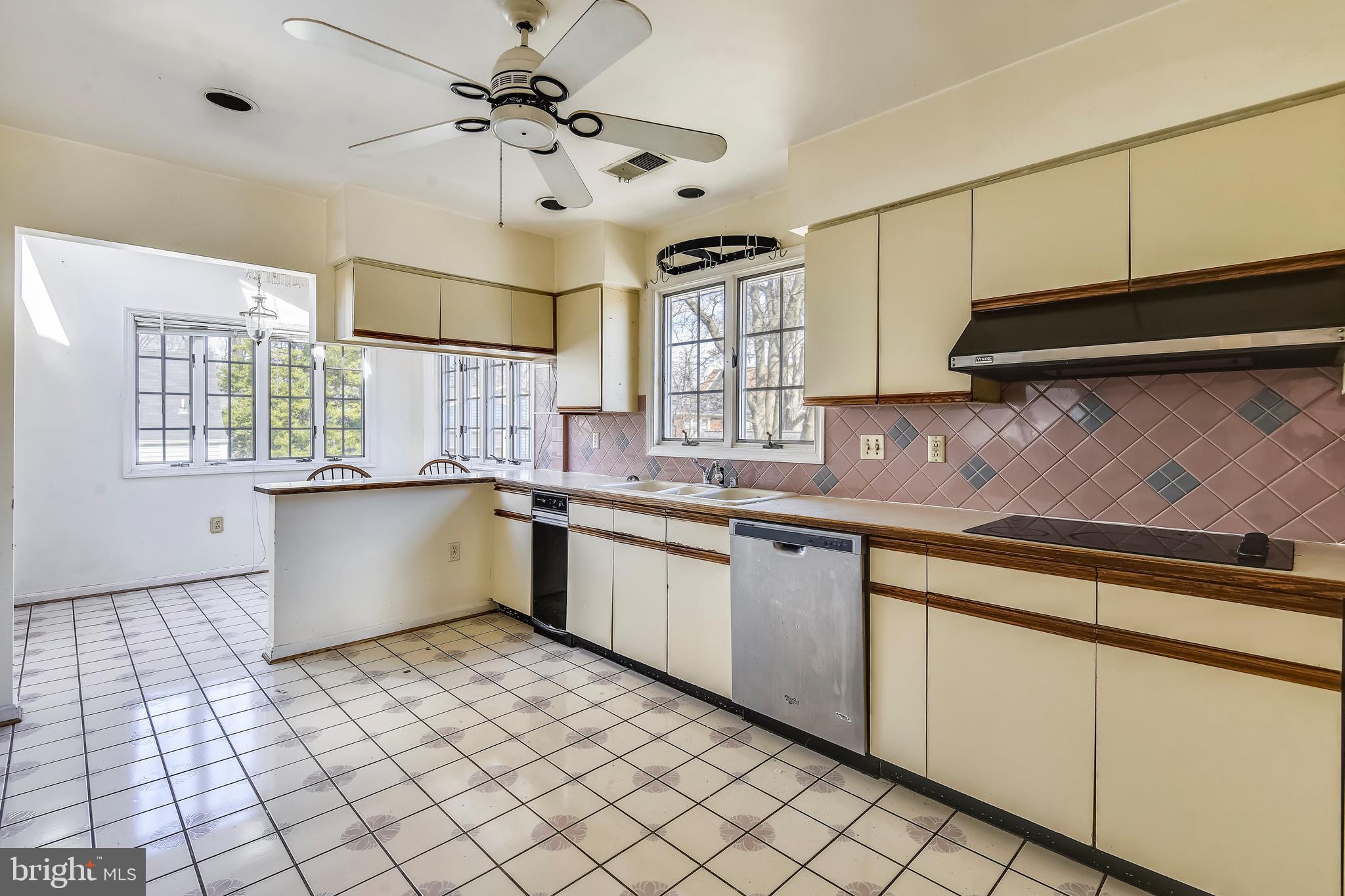 MAYWOOD - Residential