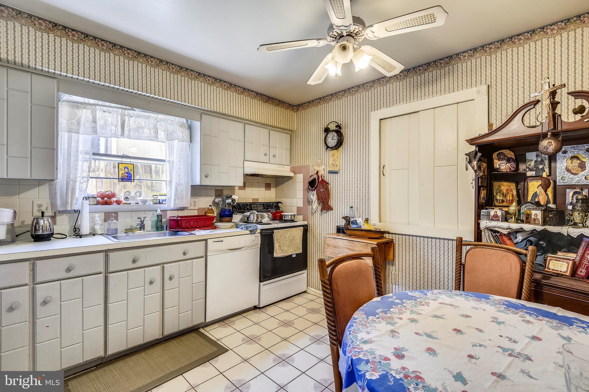 MAYWOOD - Residential