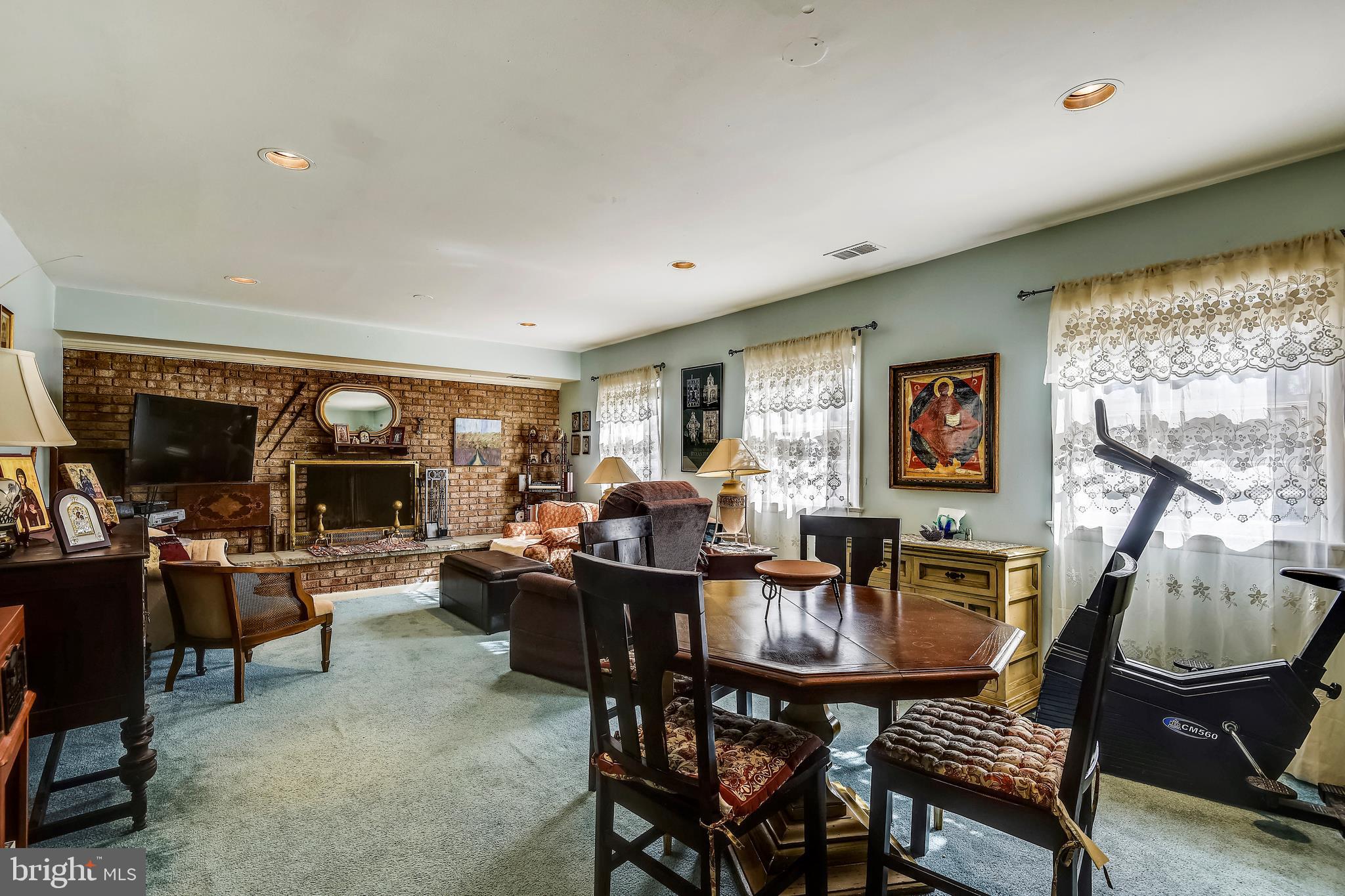 MAYWOOD - Residential