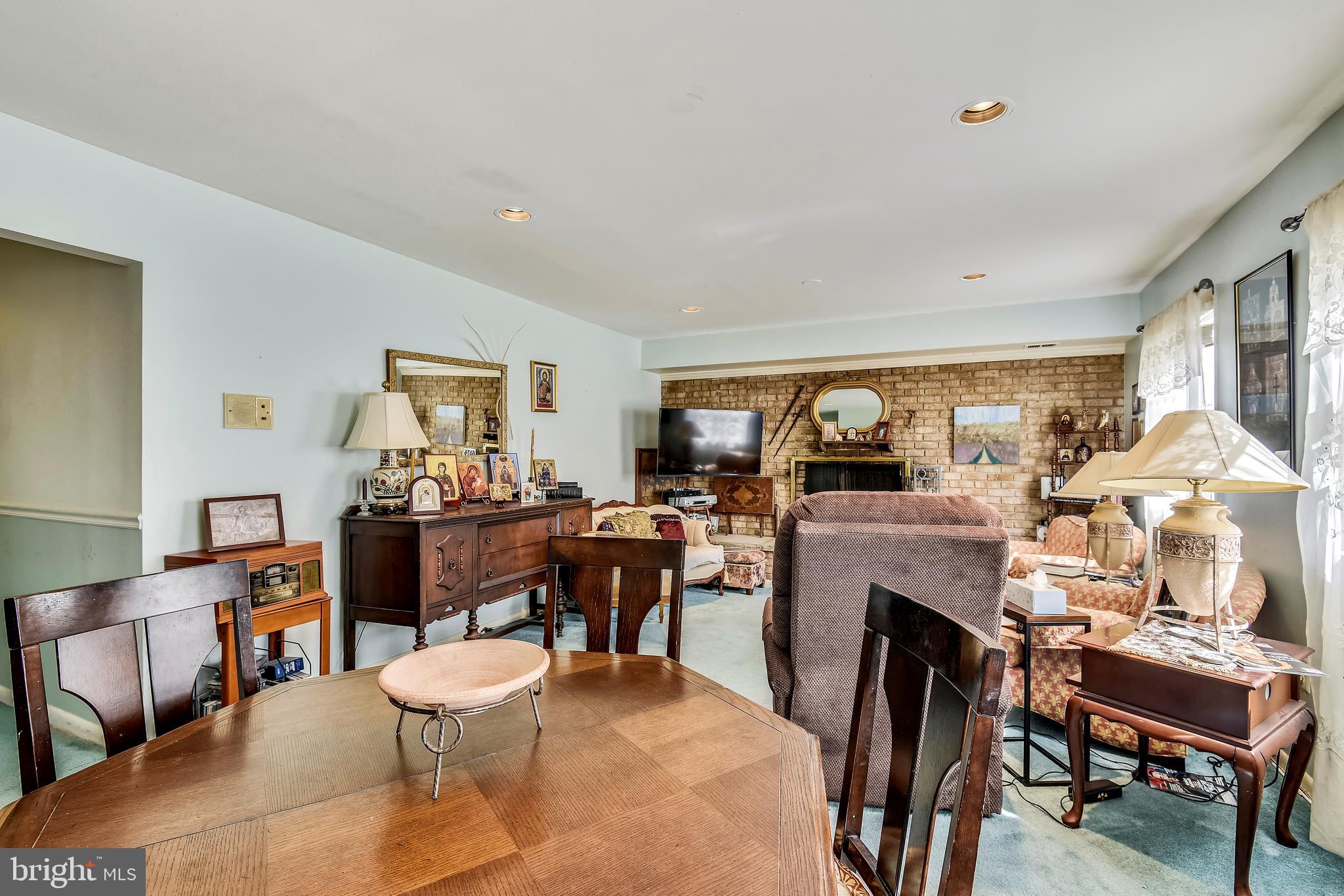 MAYWOOD - Residential